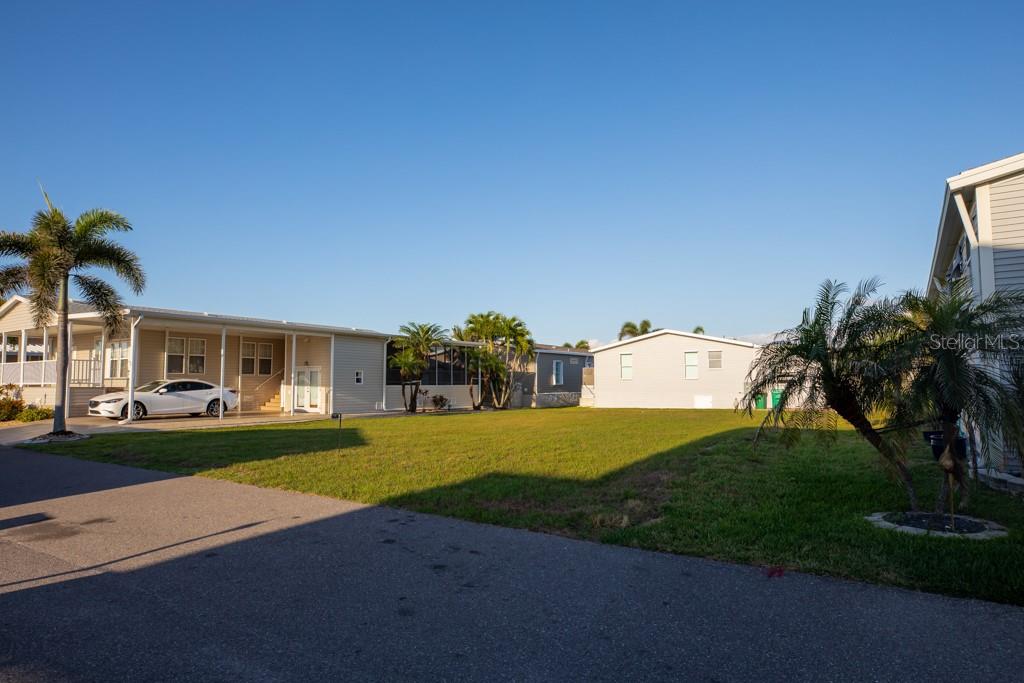 8 Emden Cir Property Photo 2