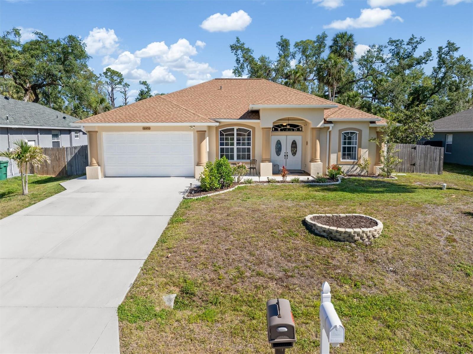 16450 Bauers Ave Property Photo