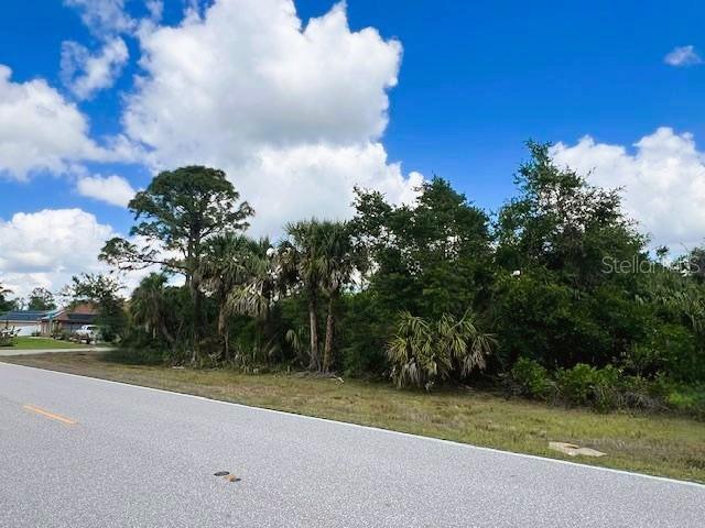 17128 Wintergarden Ave Property Photo 3