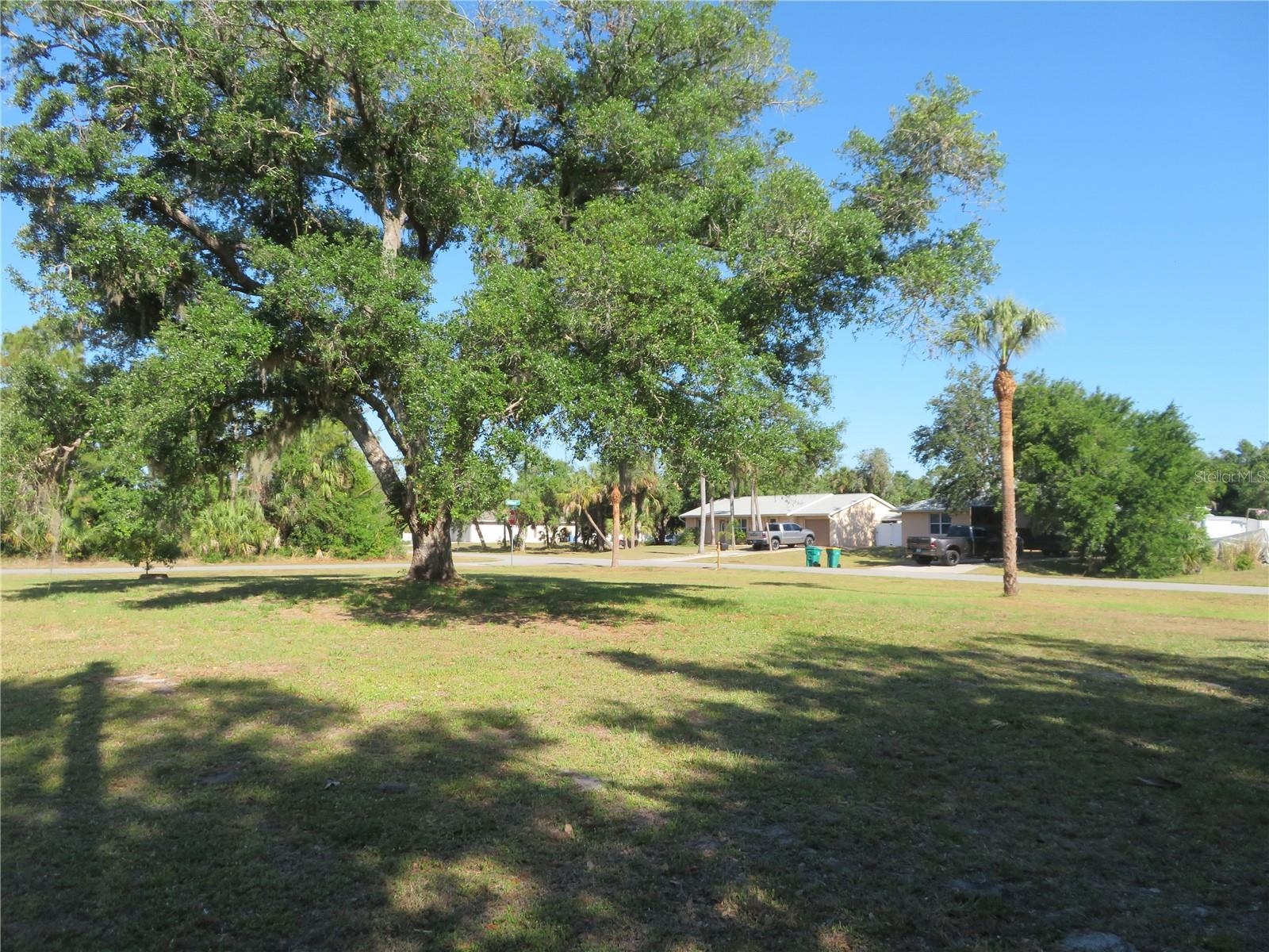 15077 Elwood Ave Property Photo 2