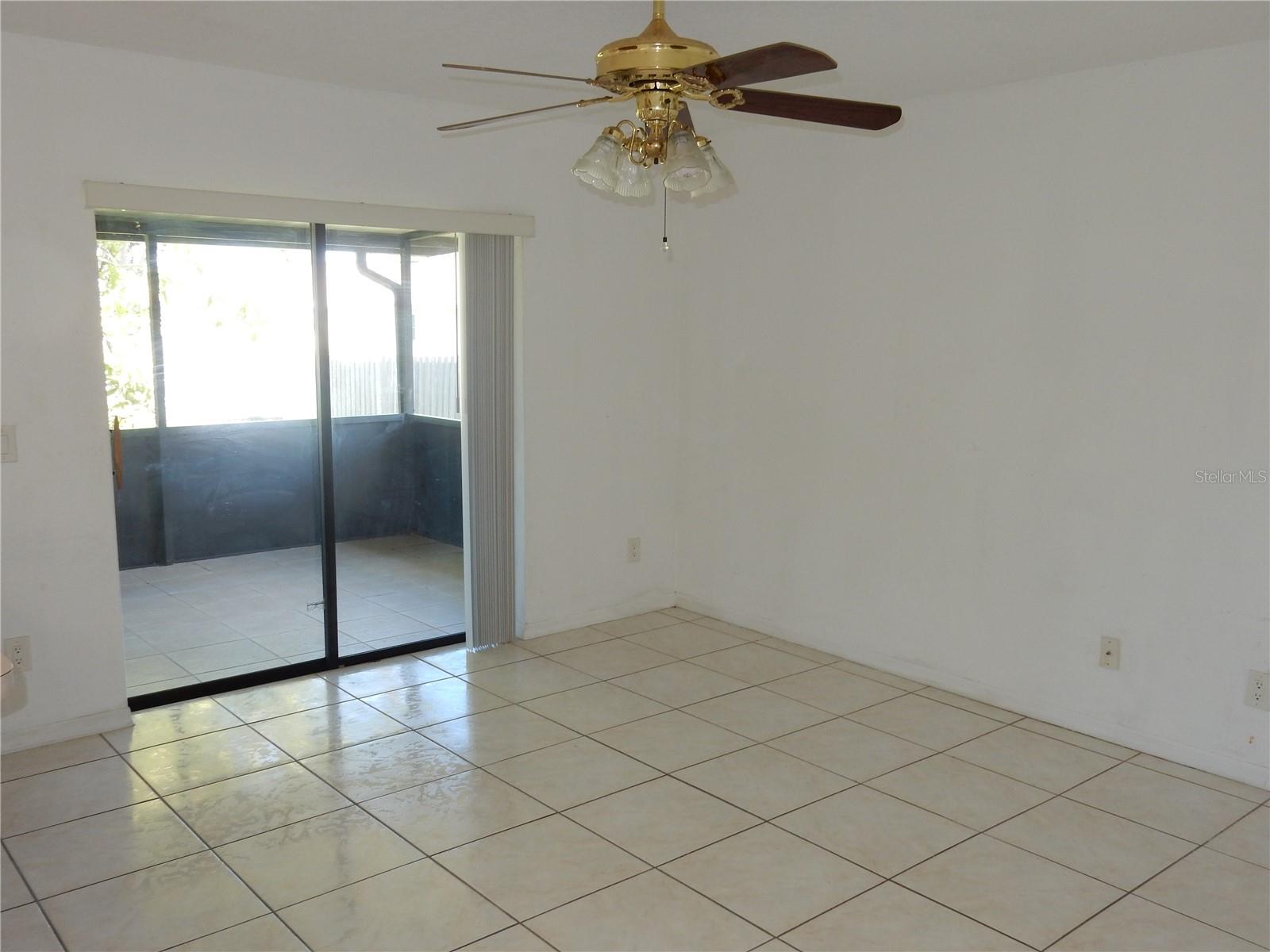 582 Reading St Nw Property Photo 8