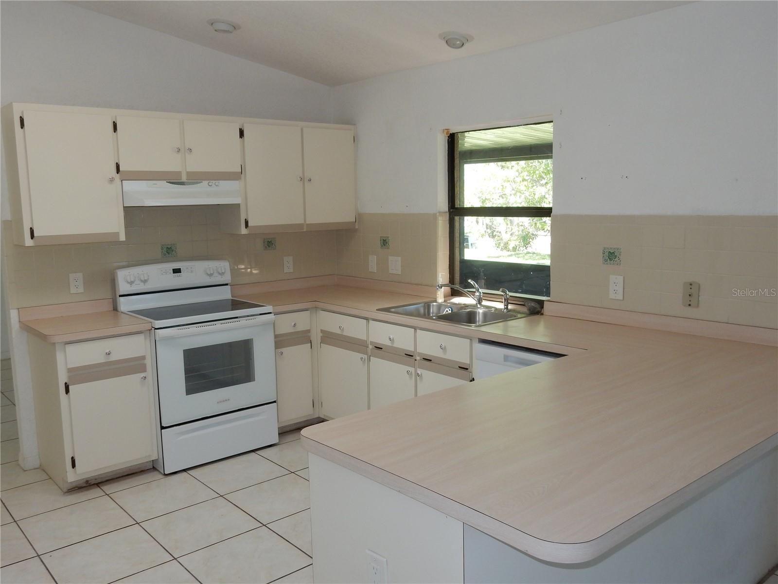 582 Reading St Nw Property Photo 10