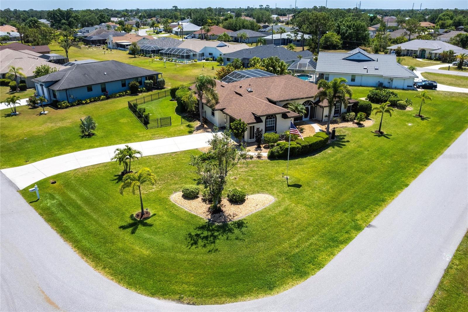 25179 Campos Dr Property Photo