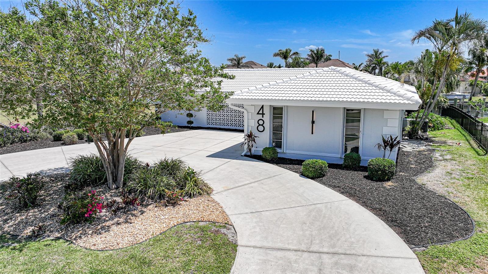 48 Hibiscus Dr Property Photo