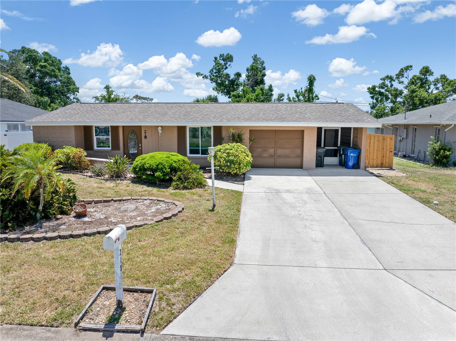 218 Parkview Dr Property Photo
