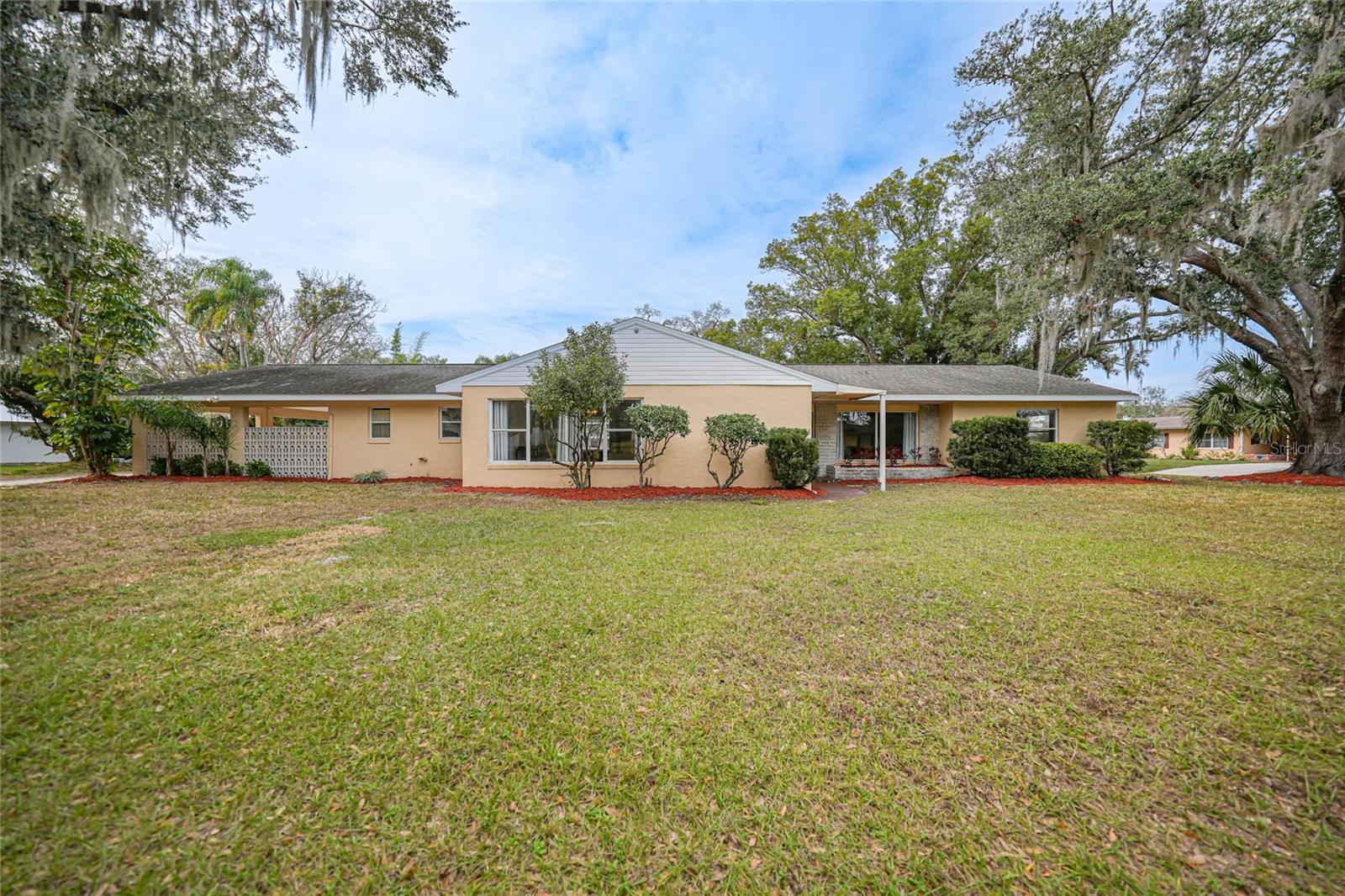 117 Evangeline St Property Photo 1