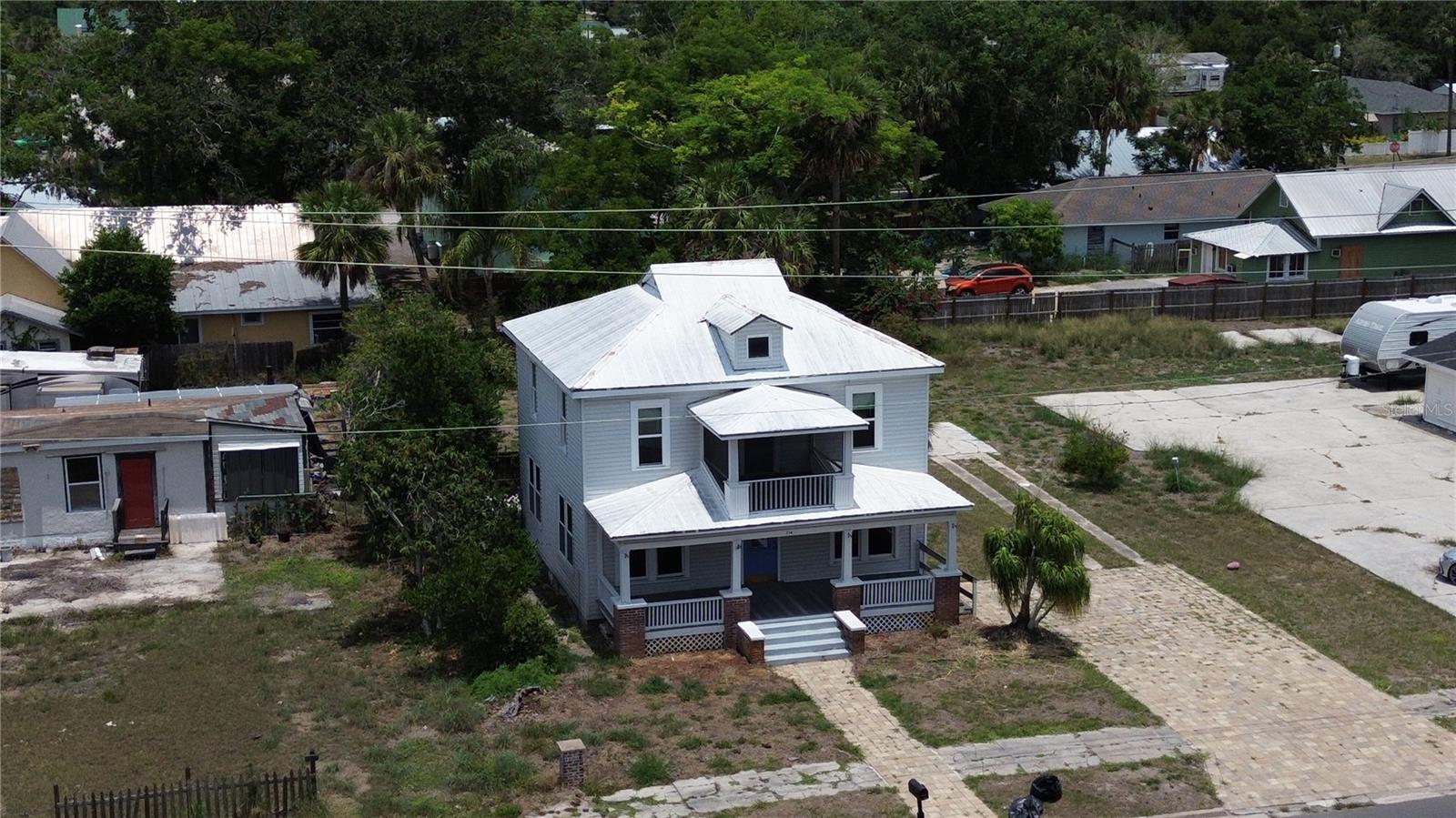 214 W Whidden St Property Photo 1