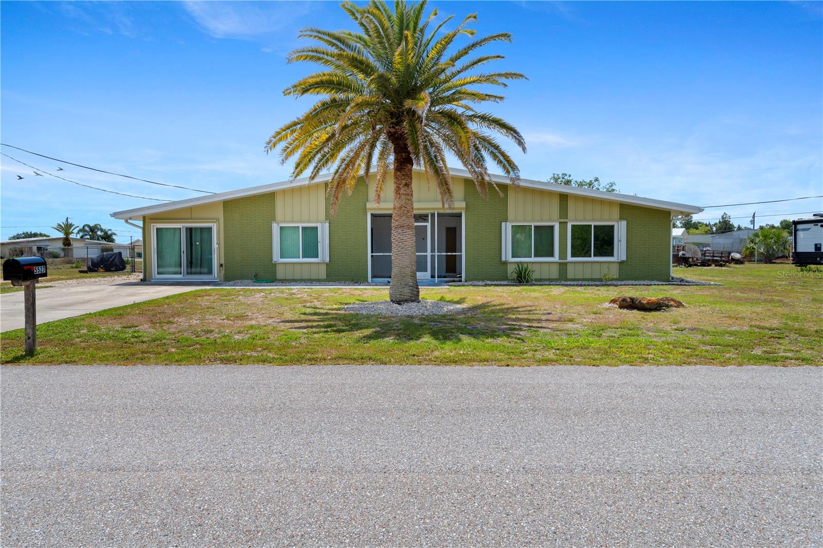 5527 Fairway Dr S Property Photo 1