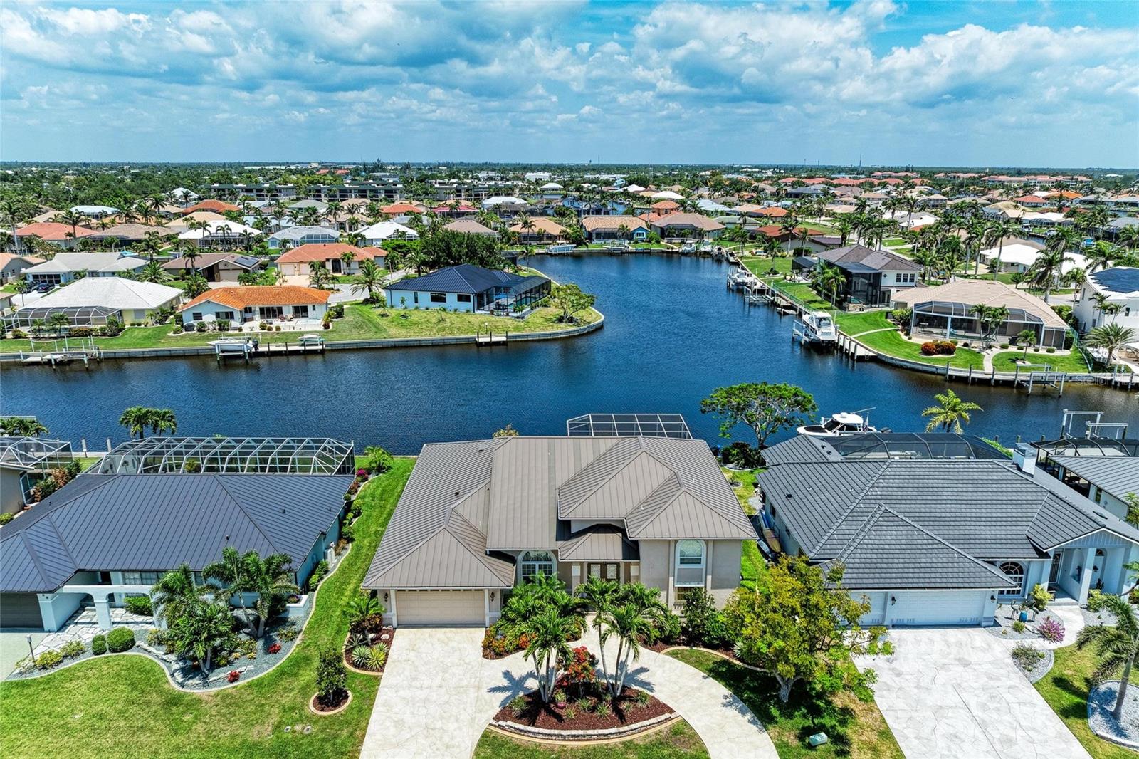 414 Caicos Dr Property Photo