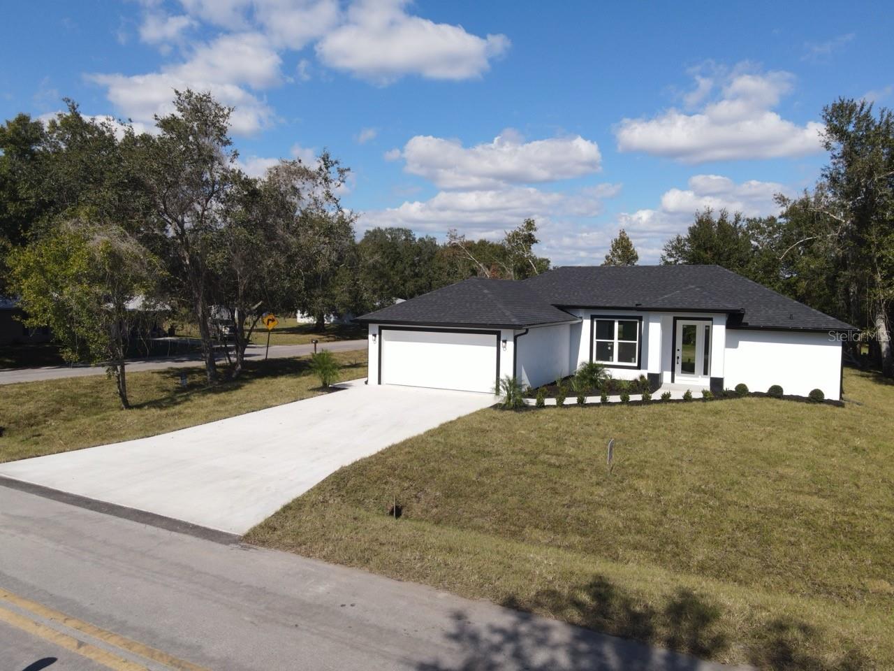 1452 Ne Lee Dr Property Photo 1