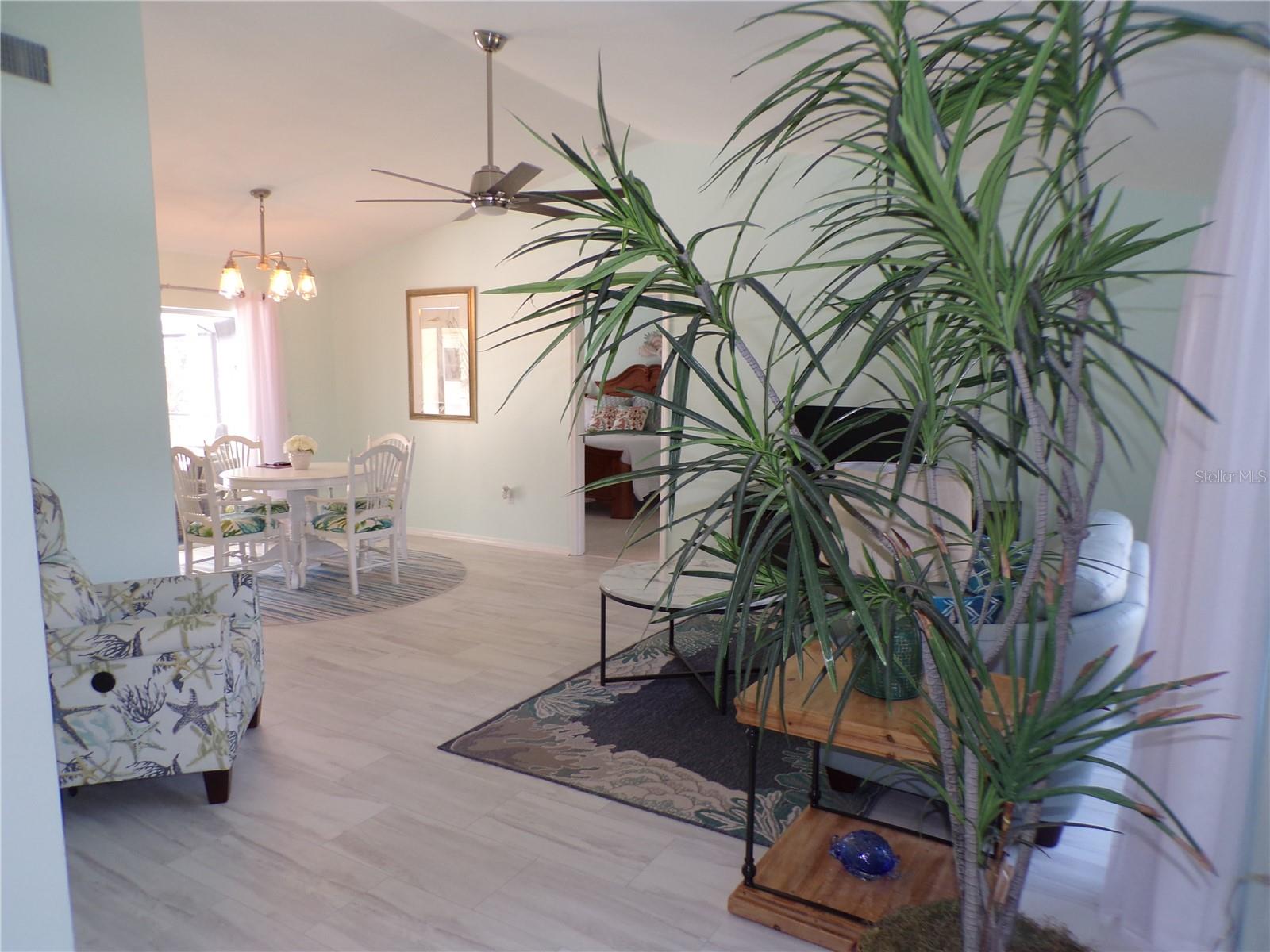 15624 Hennipen Cir Property Photo 3