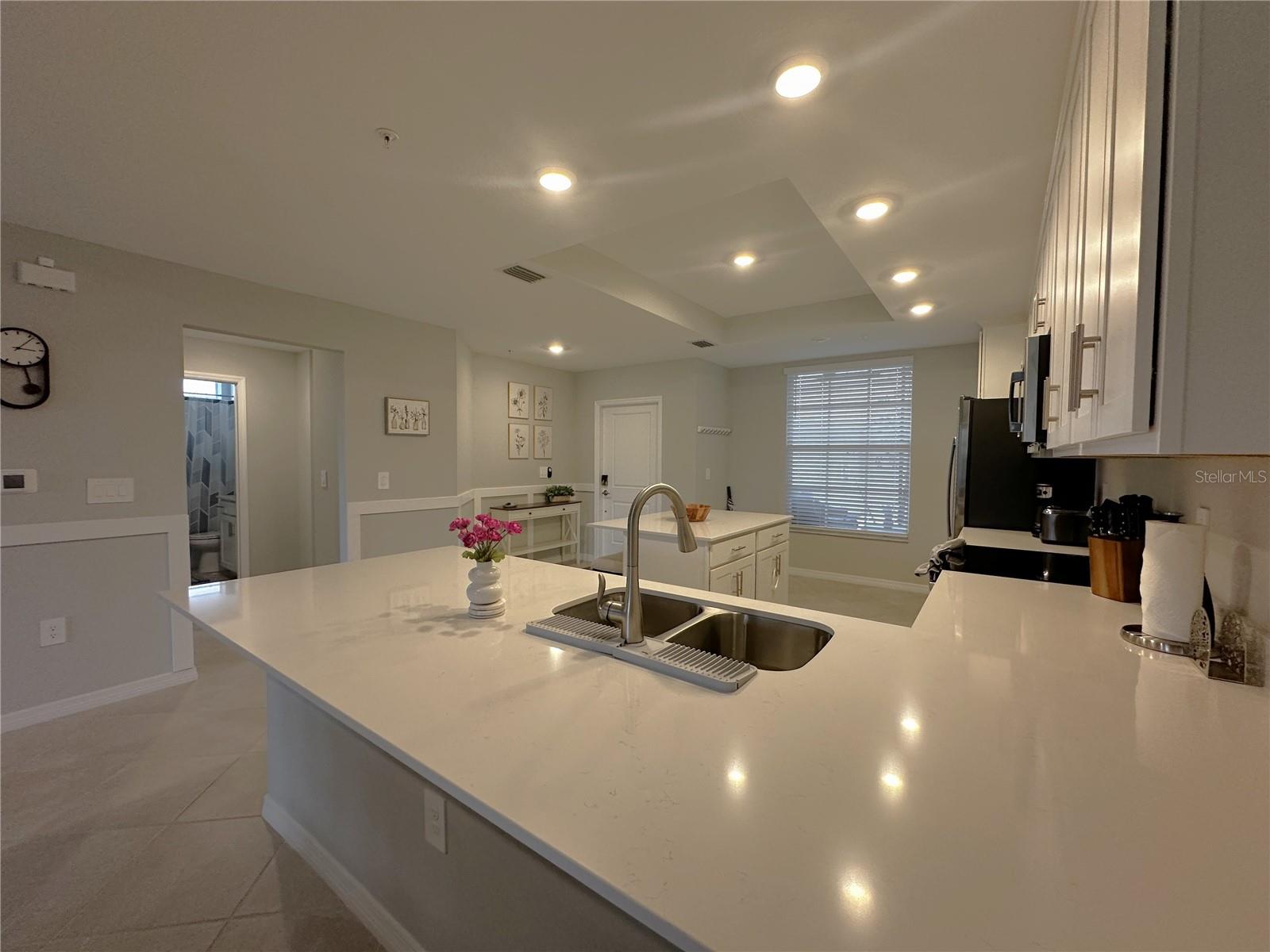 14221 Heritage Landing Blvd #2018 Property Photo 10