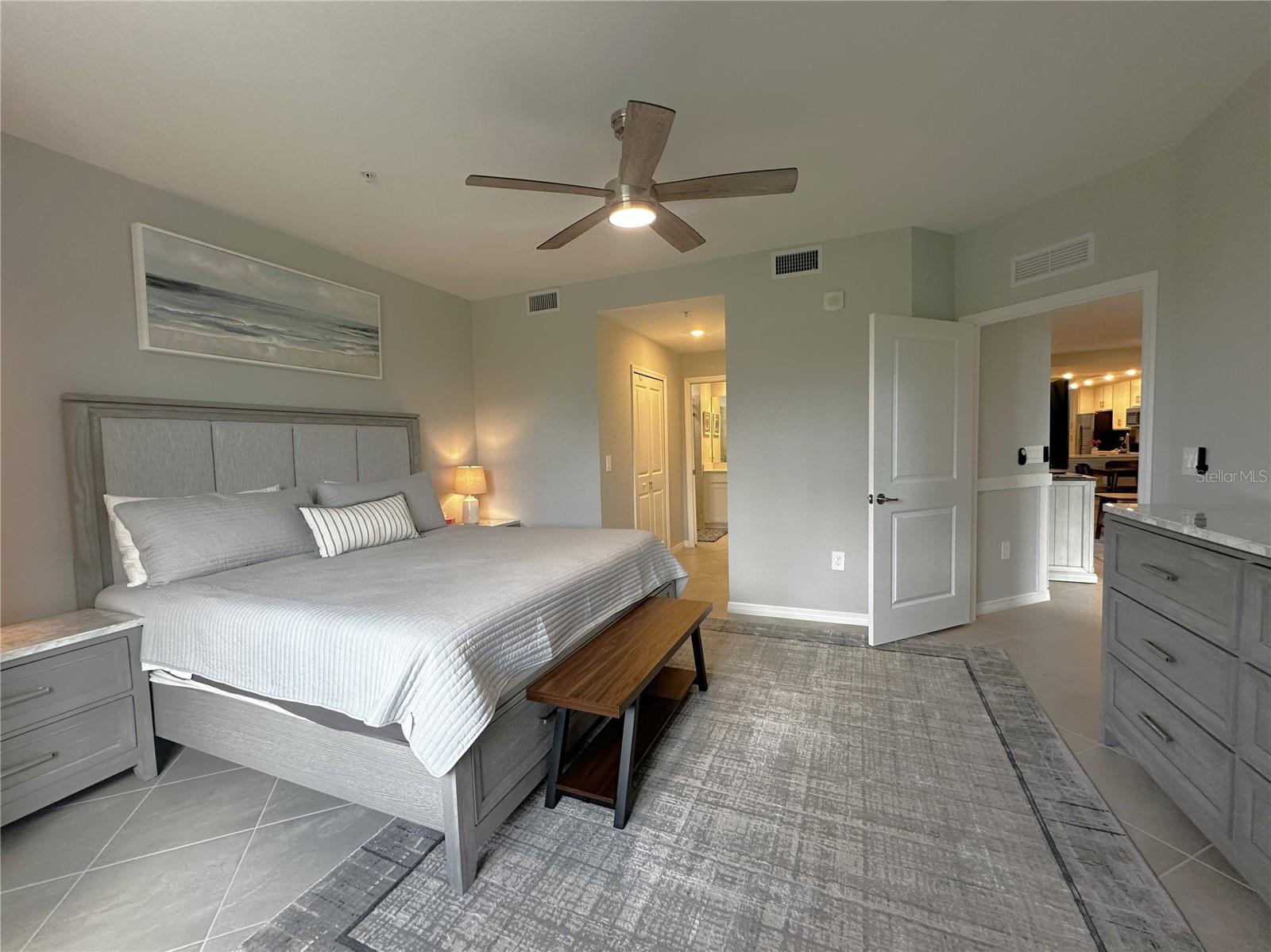 14221 Heritage Landing Blvd #2018 Property Photo 14