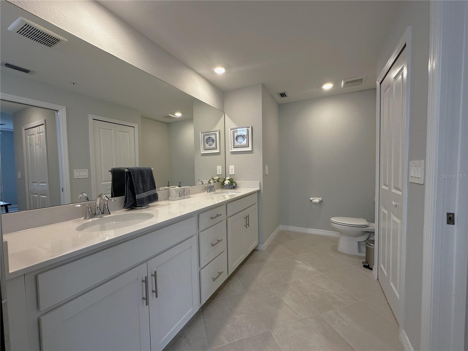 14221 Heritage Landing Blvd #2018 Property Photo 15