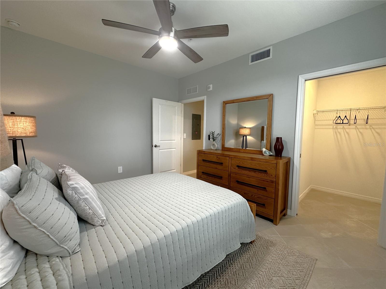 14221 Heritage Landing Blvd #2018 Property Photo 19
