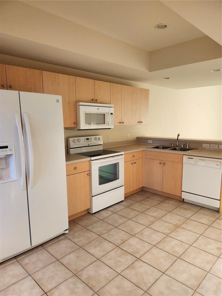 1216 Rio De Janeiro Ave #301 Property Photo 3