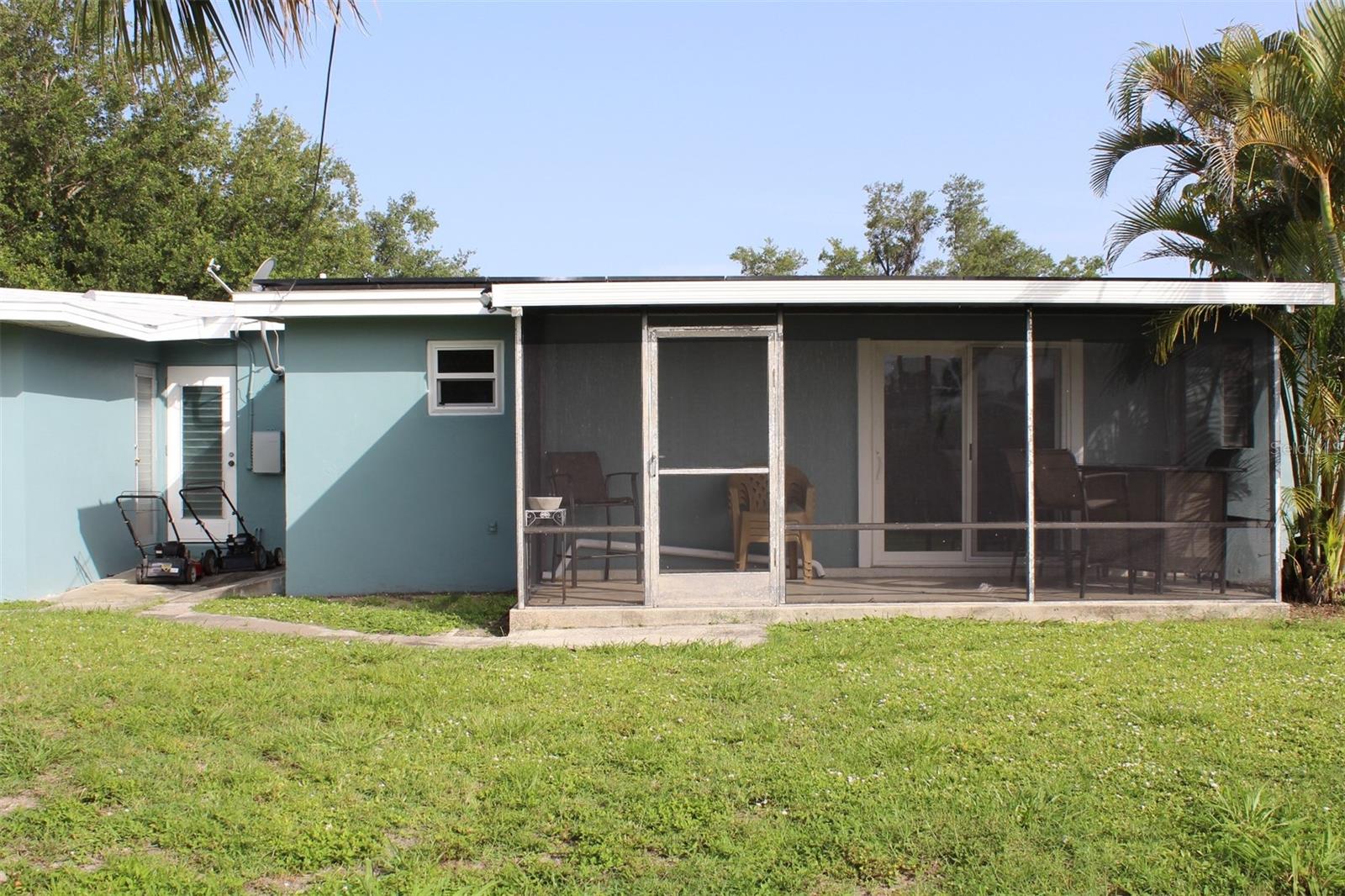 2513 Ambrose Ln Property Photo 3