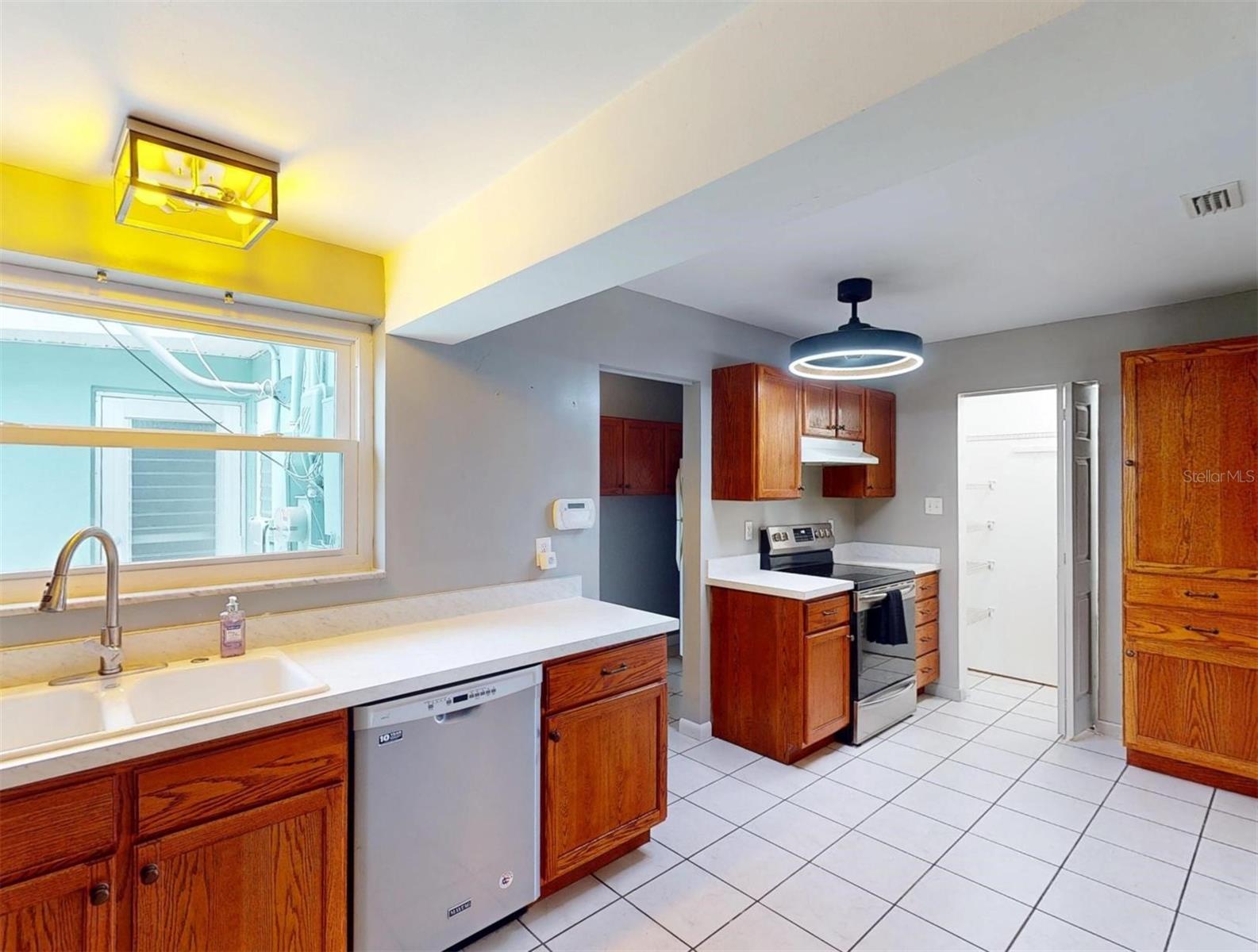 2513 Ambrose Ln Property Photo 26