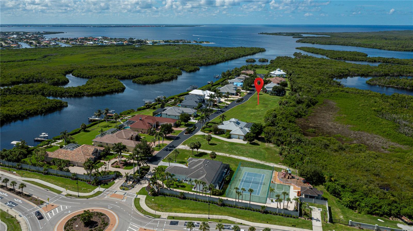 4041 Lea Marie Island Dr Property Photo 2