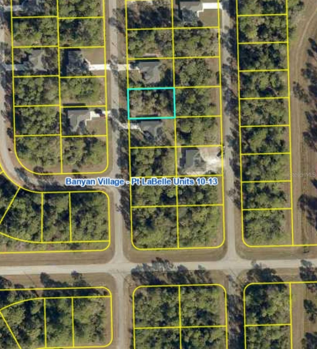 909 Emerald St Property Photo 2