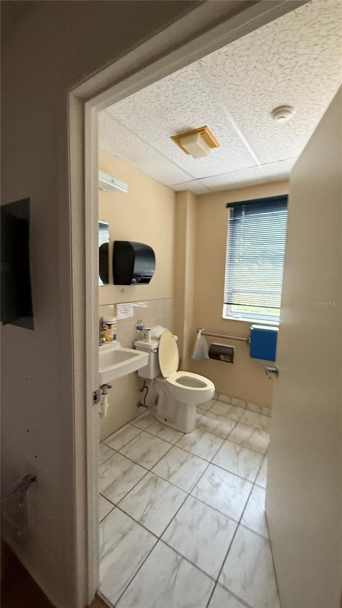 20101 Peachland Blvd Property Photo 33