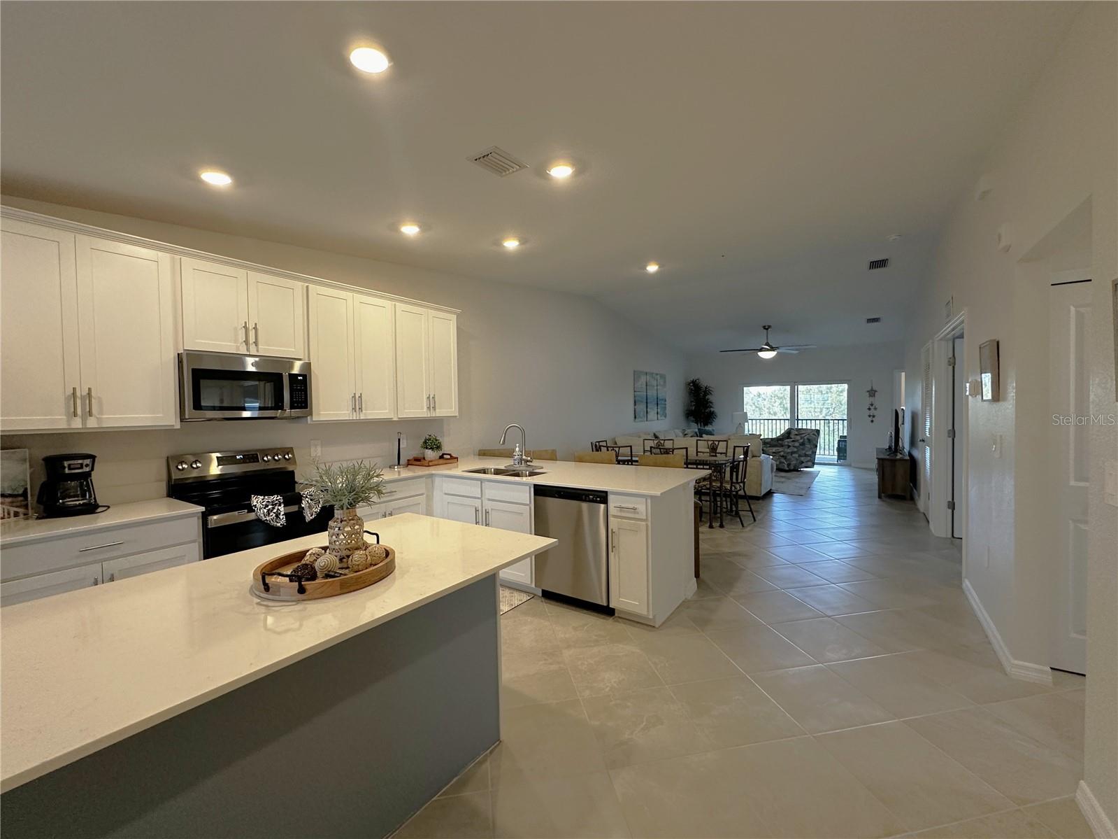 14231 Heritage Landing Blvd #1928 Property Photo 4
