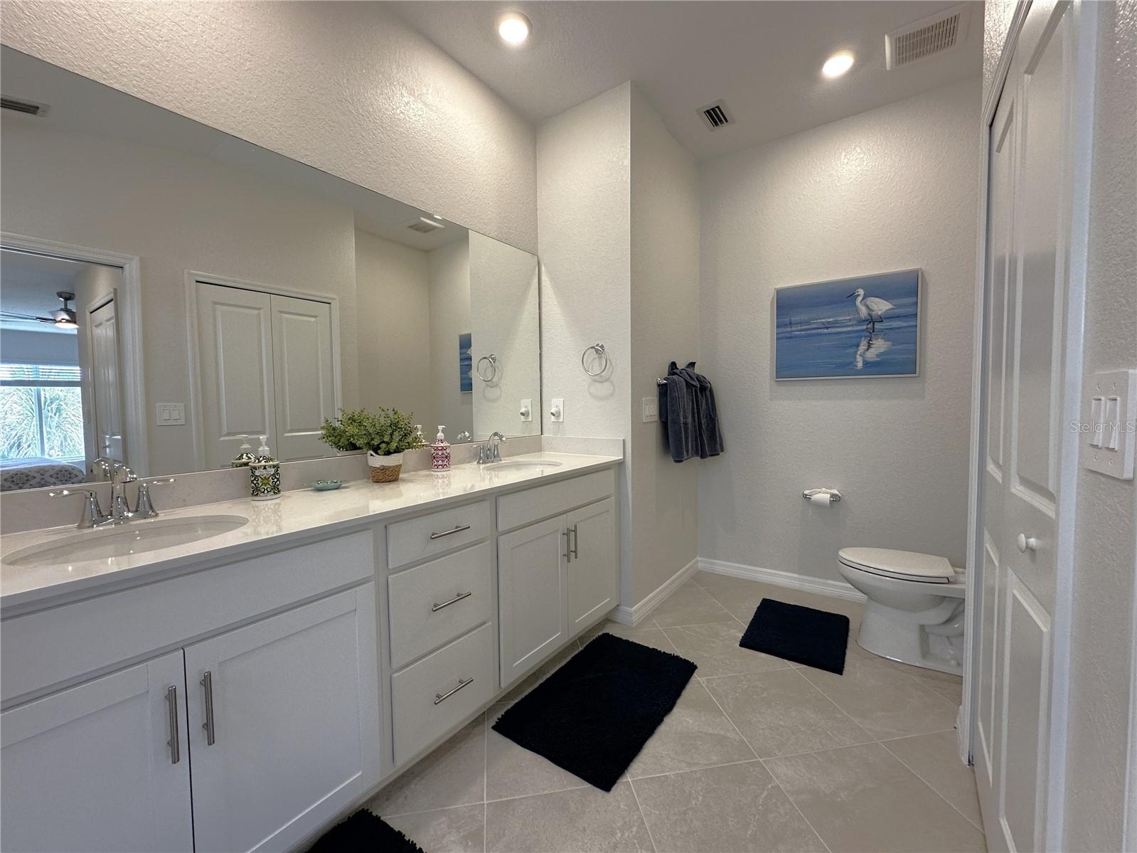 14231 Heritage Landing Blvd #1928 Property Photo 16