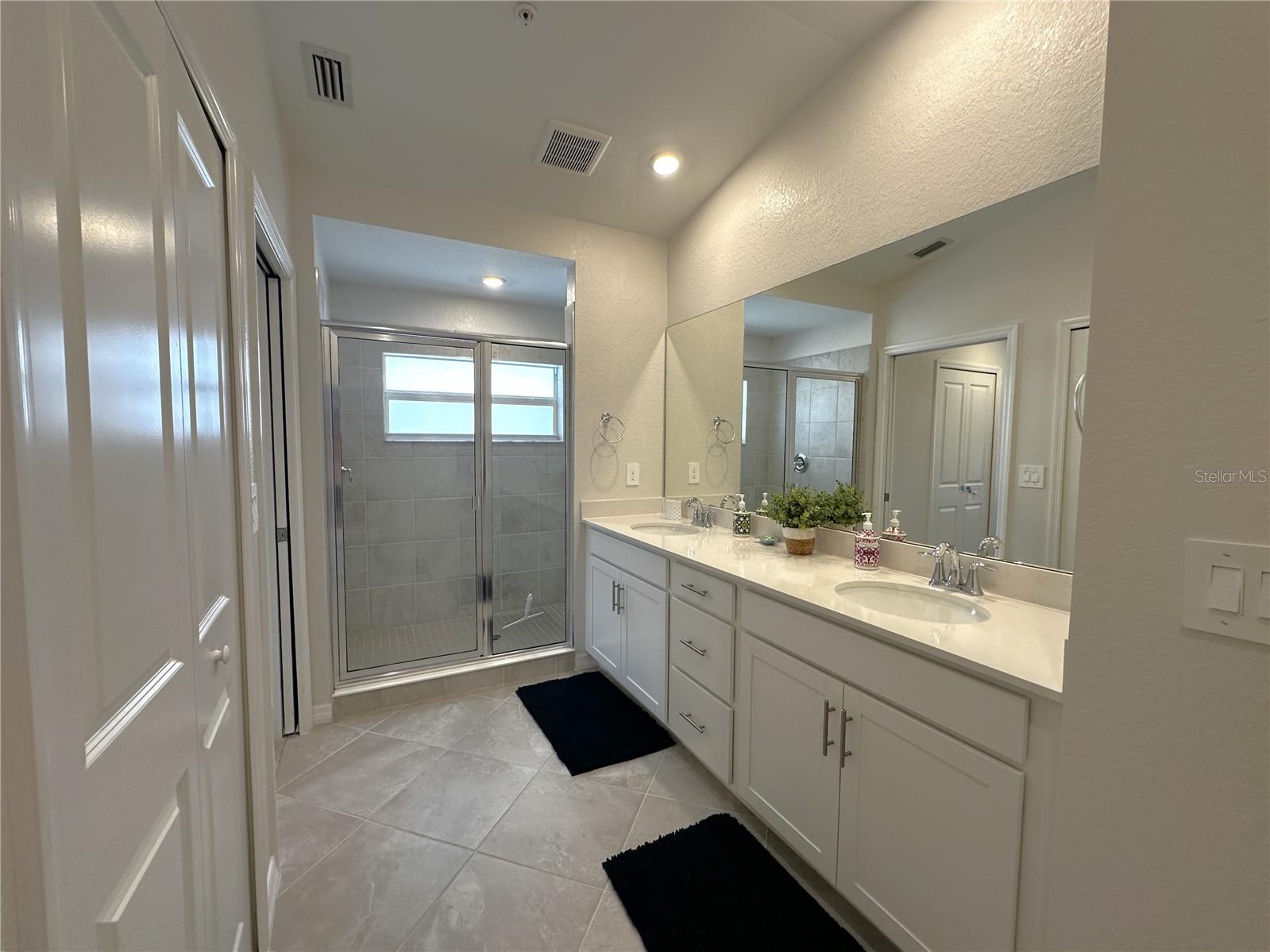14231 Heritage Landing Blvd #1928 Property Photo 17