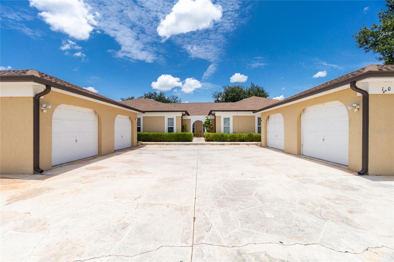 1203 Saxony Cir Property Photo 2