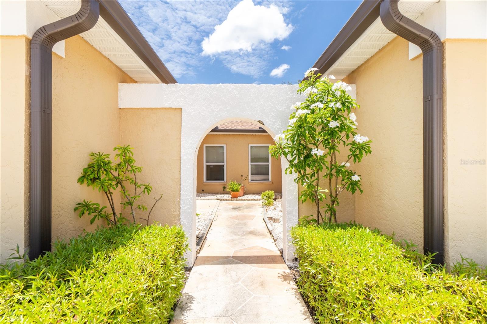 1203 Saxony Cir Property Photo 3
