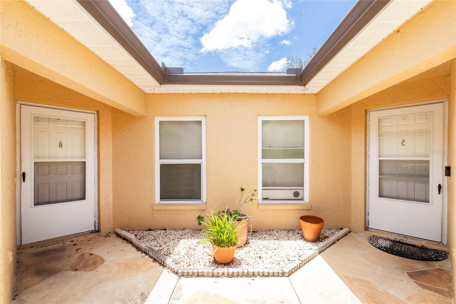1203 Saxony Cir Property Photo 4