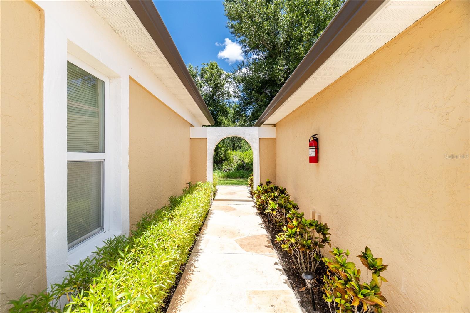 1203 Saxony Cir Property Photo 5