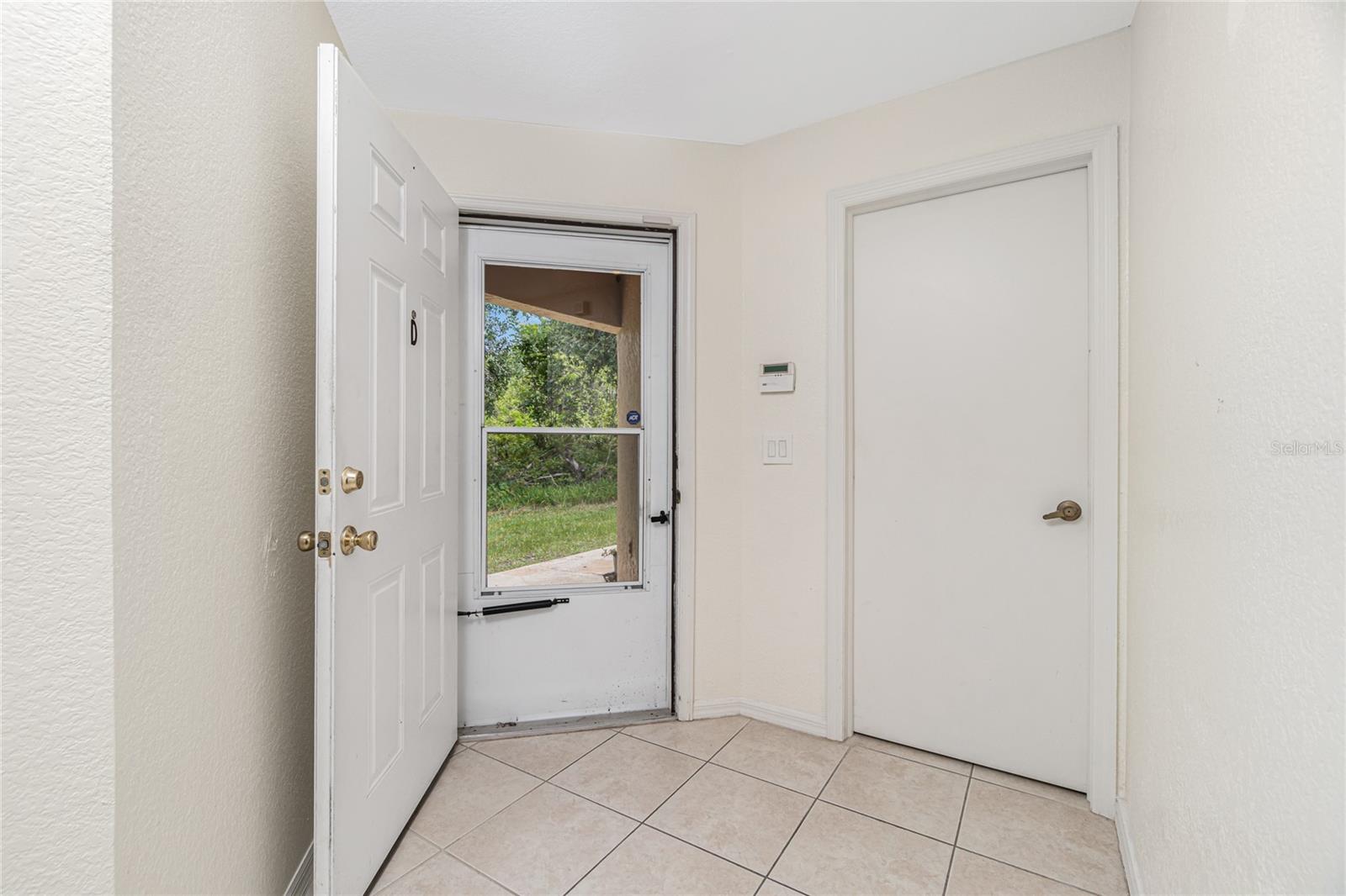 1203 Saxony Cir Property Photo 8