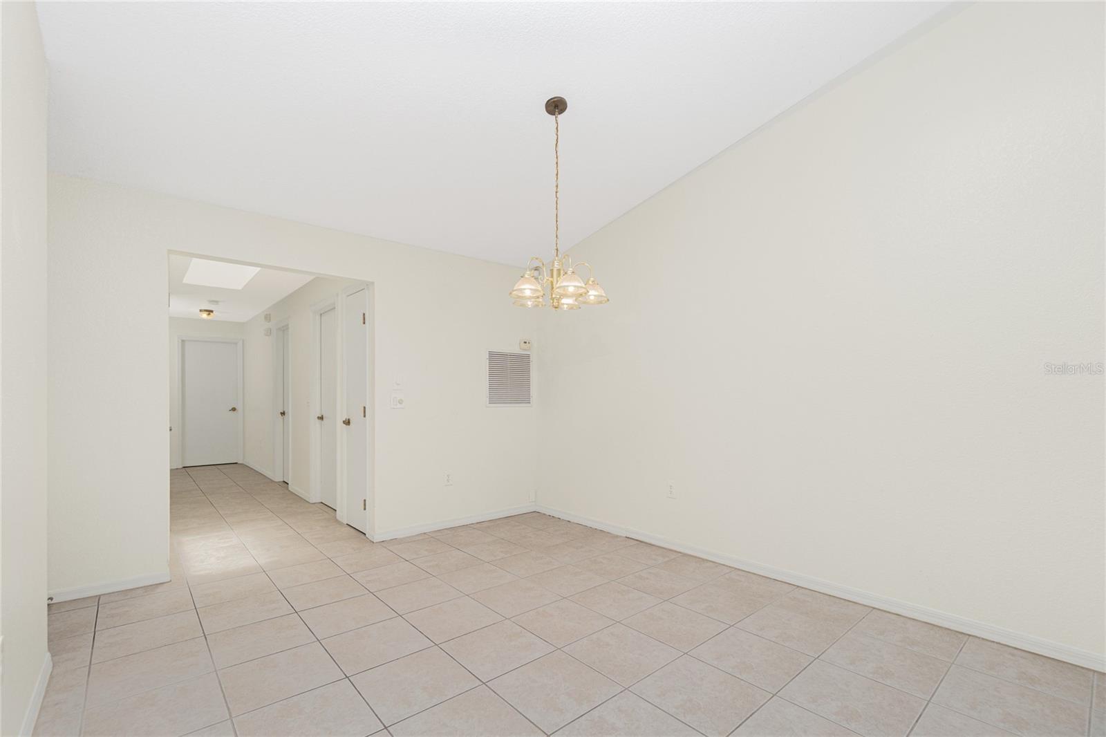 1203 Saxony Cir Property Photo 11
