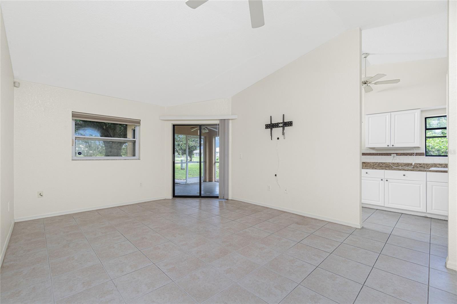 1203 Saxony Cir Property Photo 14