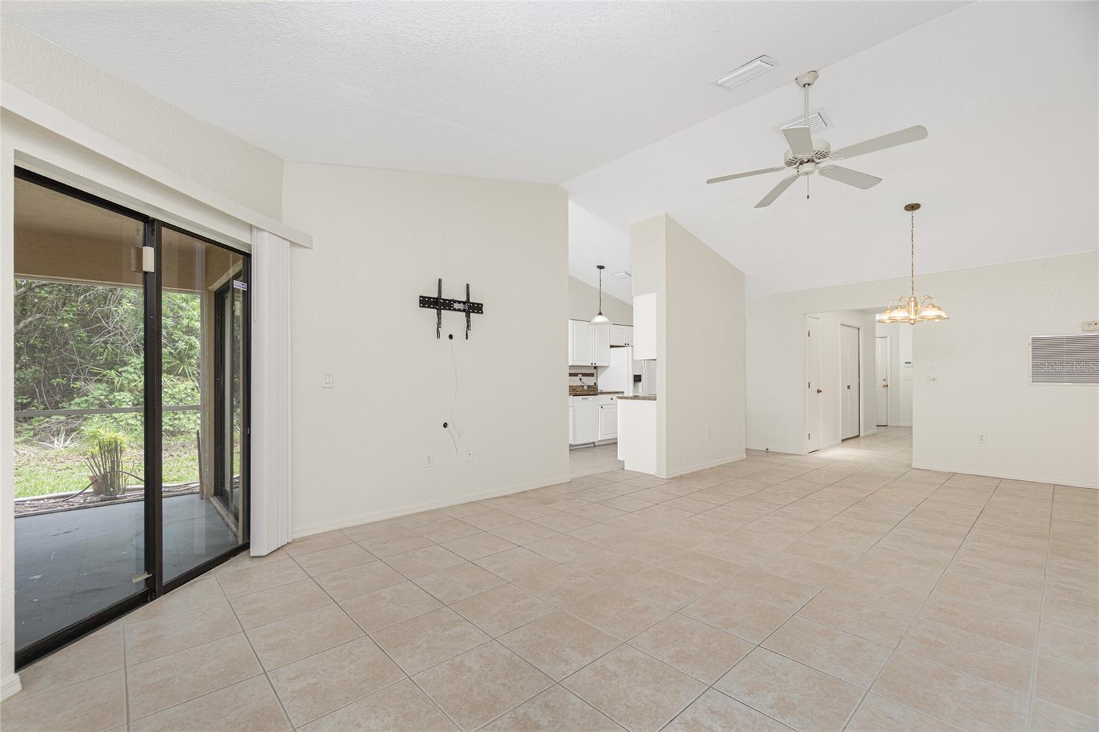 1203 Saxony Cir Property Photo 16