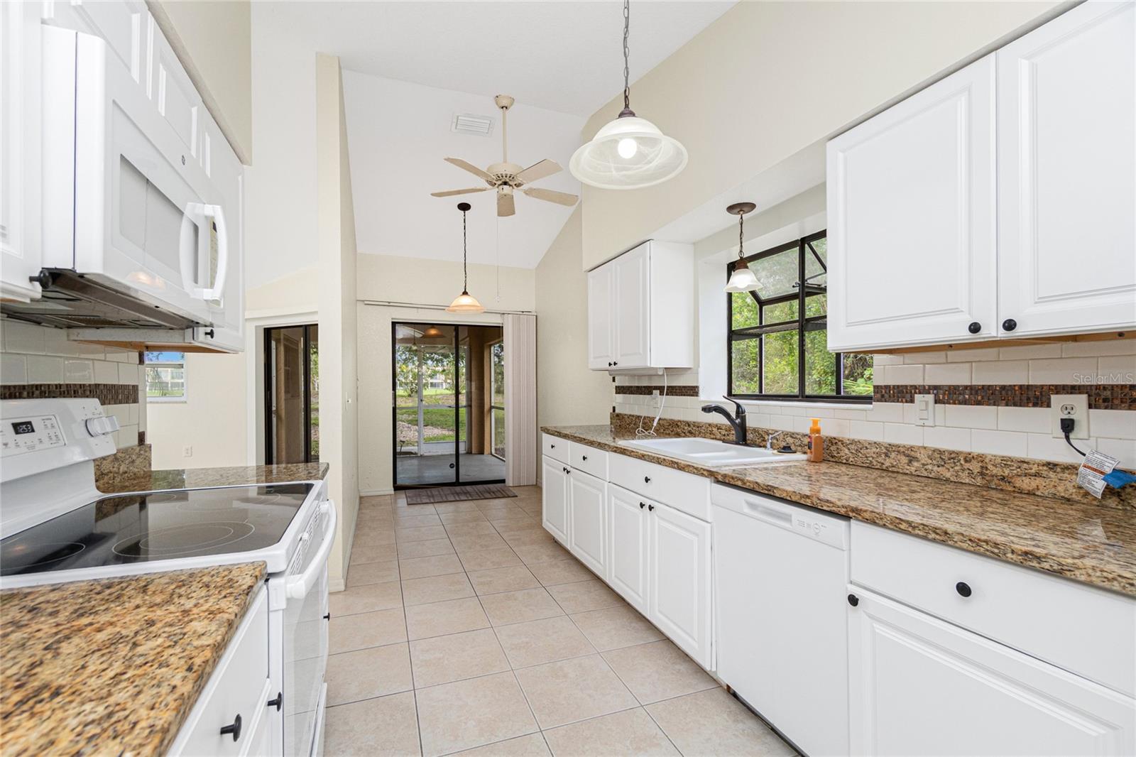 1203 Saxony Cir Property Photo 18
