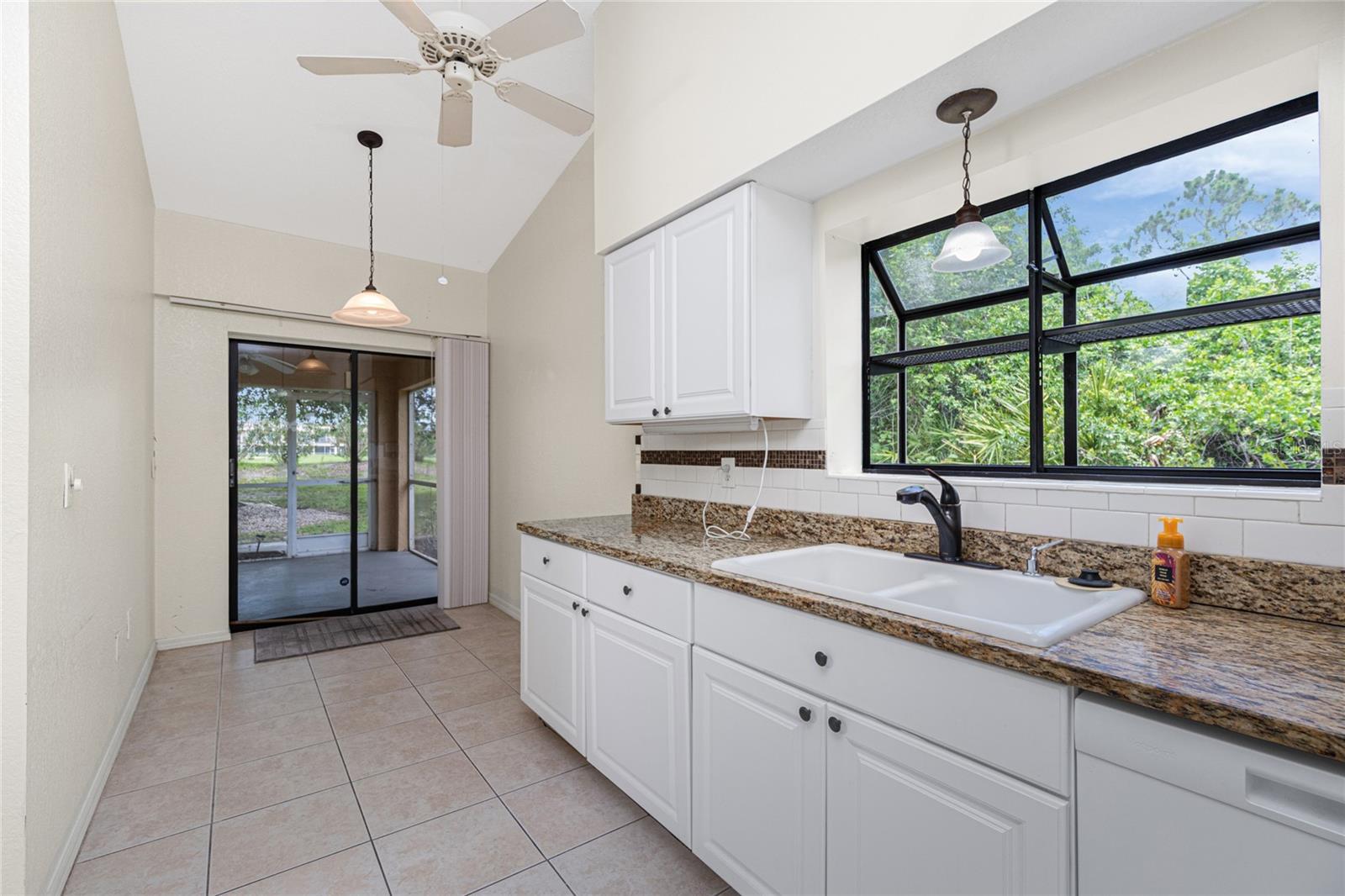 1203 Saxony Cir Property Photo 20