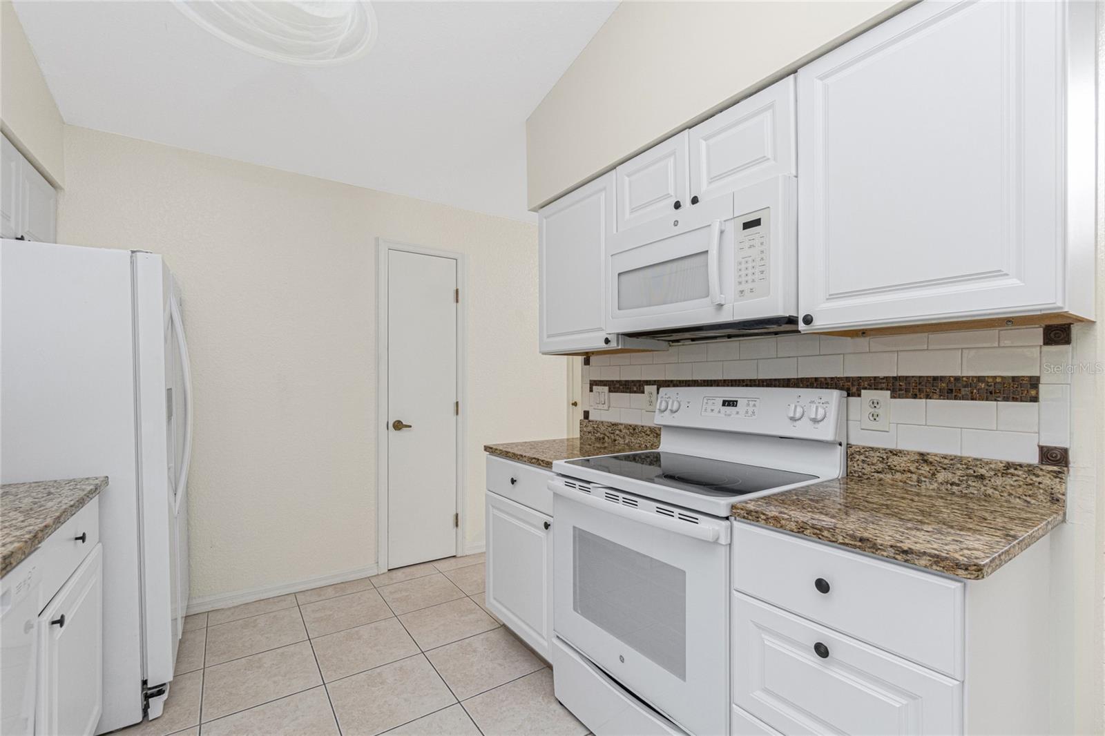 1203 Saxony Cir Property Photo 24