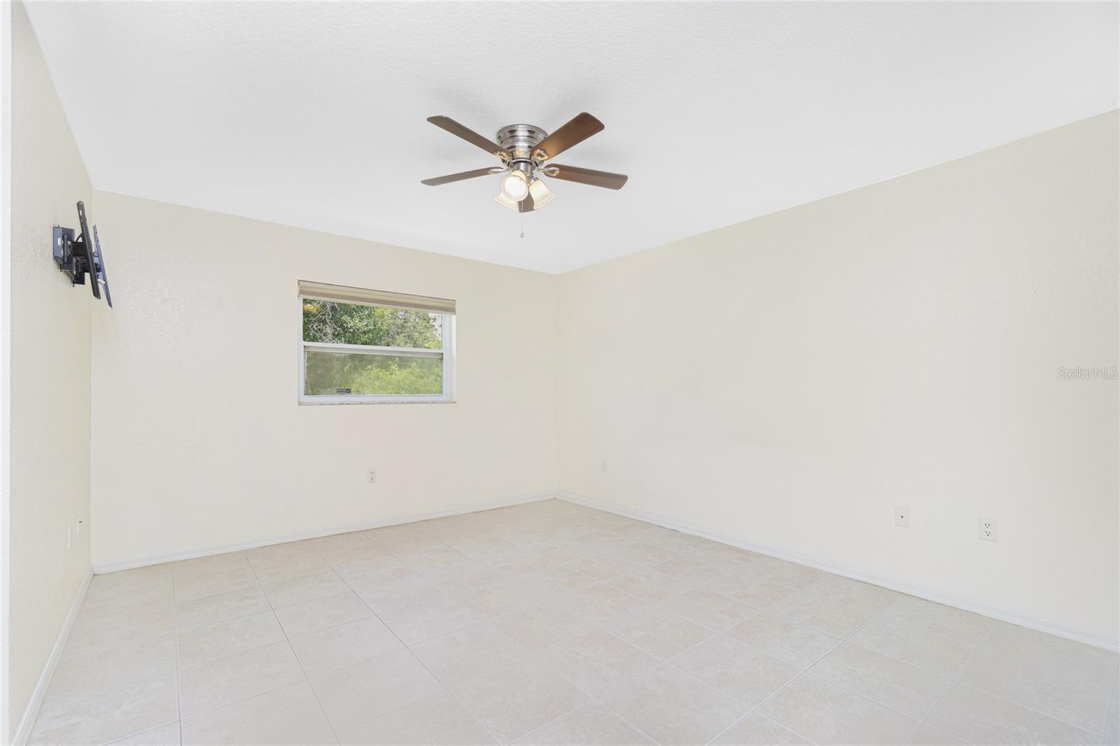 1203 Saxony Cir Property Photo 34