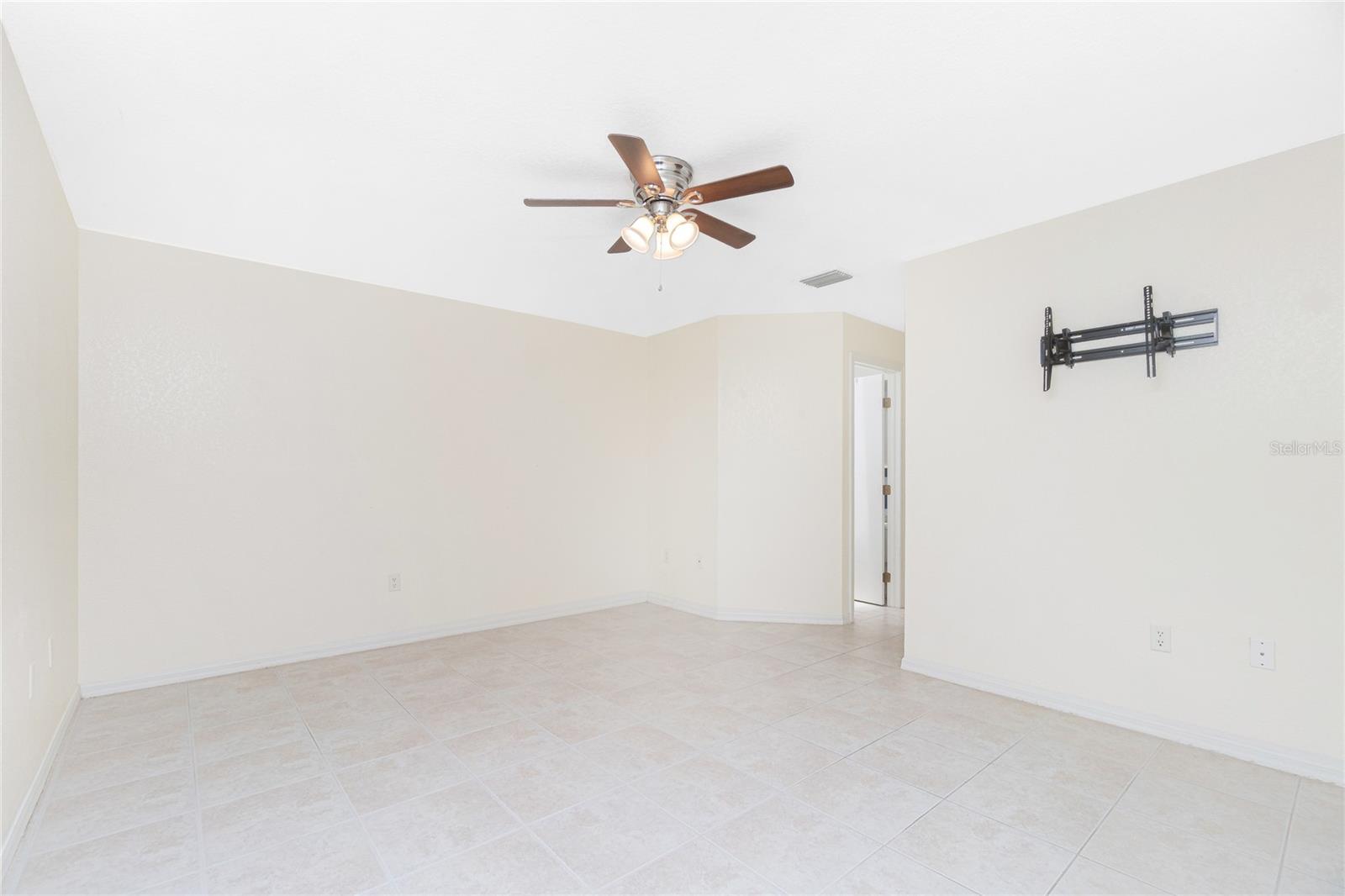 1203 Saxony Cir Property Photo 35