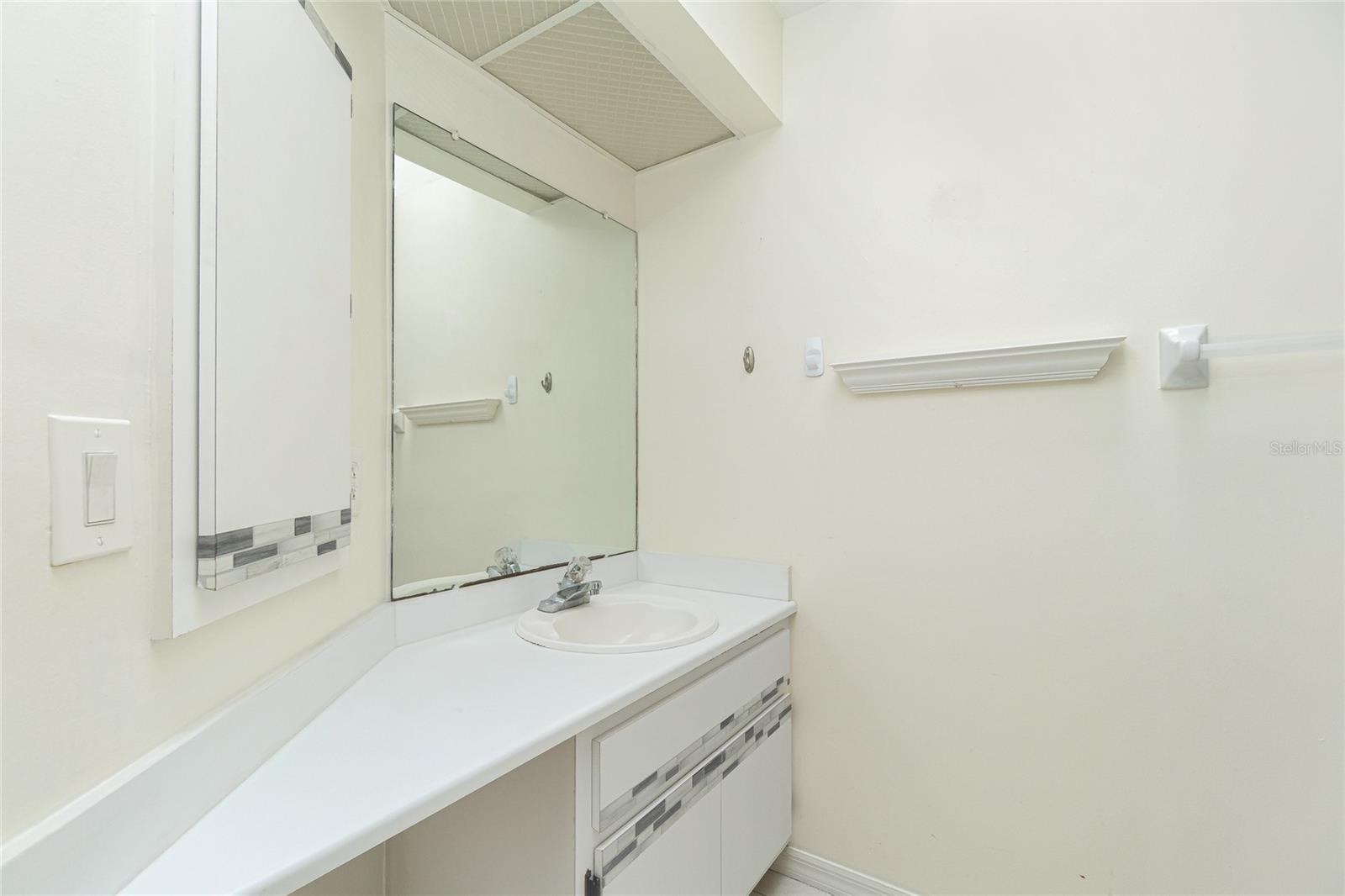 1203 Saxony Cir Property Photo 36