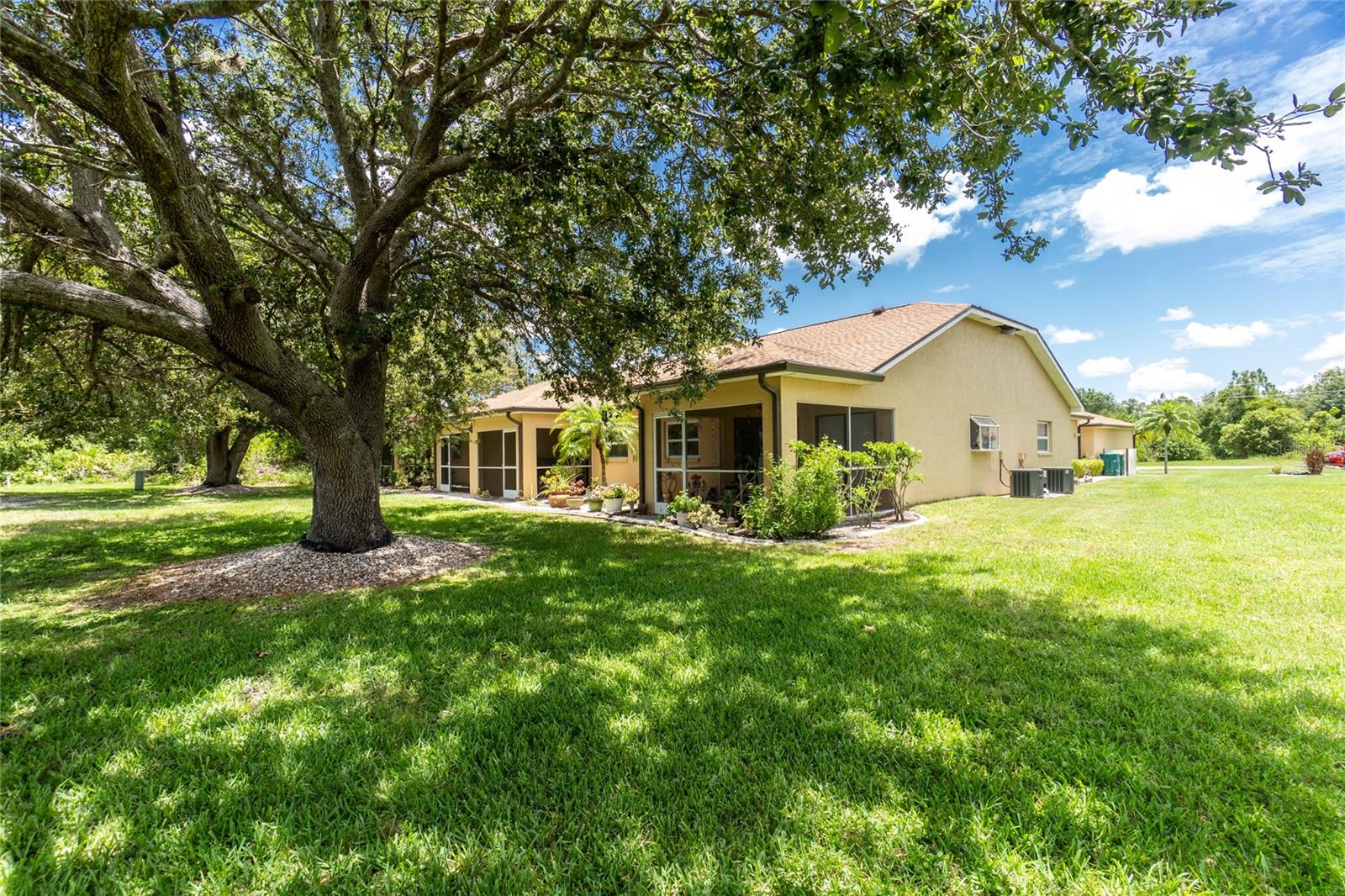 1203 Saxony Cir Property Photo 46