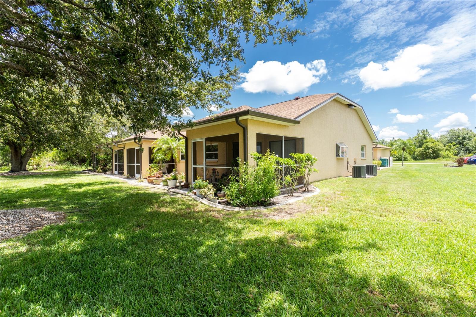 1203 Saxony Cir Property Photo 47