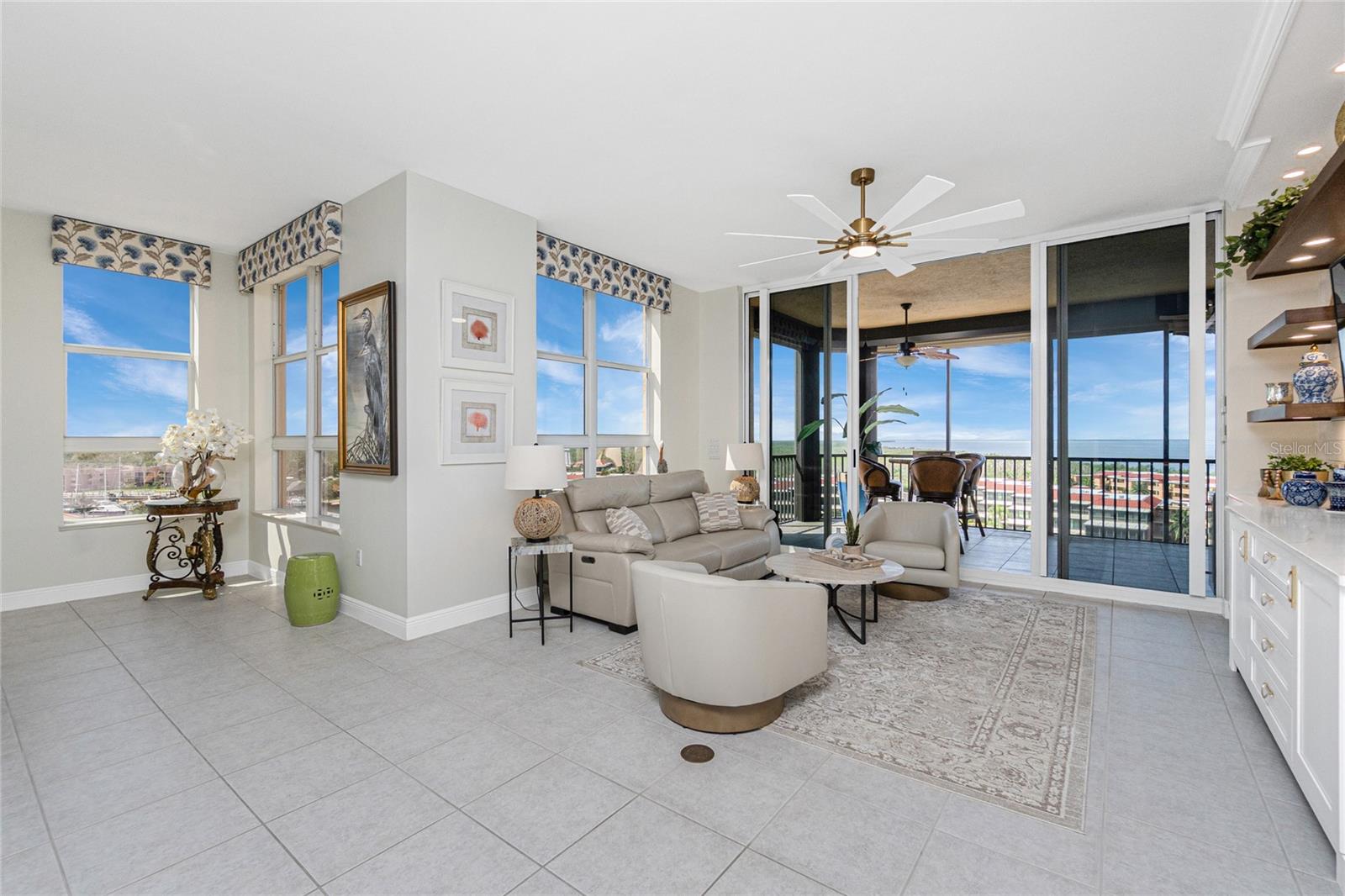 3313 Sunset Key Cir #701 Property Photo 8