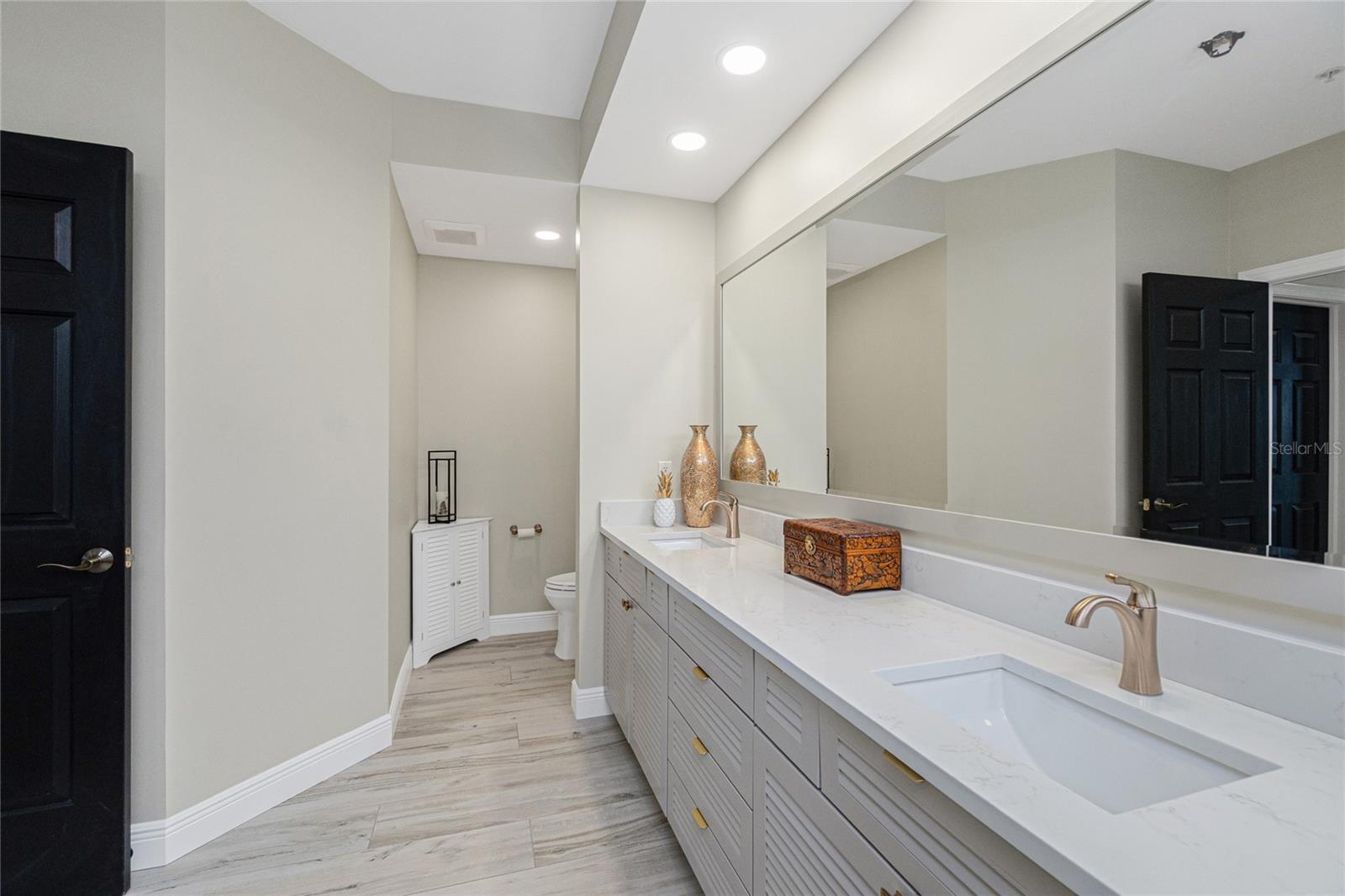 3313 Sunset Key Cir #701 Property Photo 30
