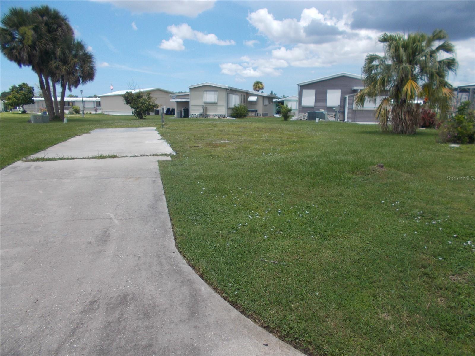 6786 Neighborly Ct Property Photo 2