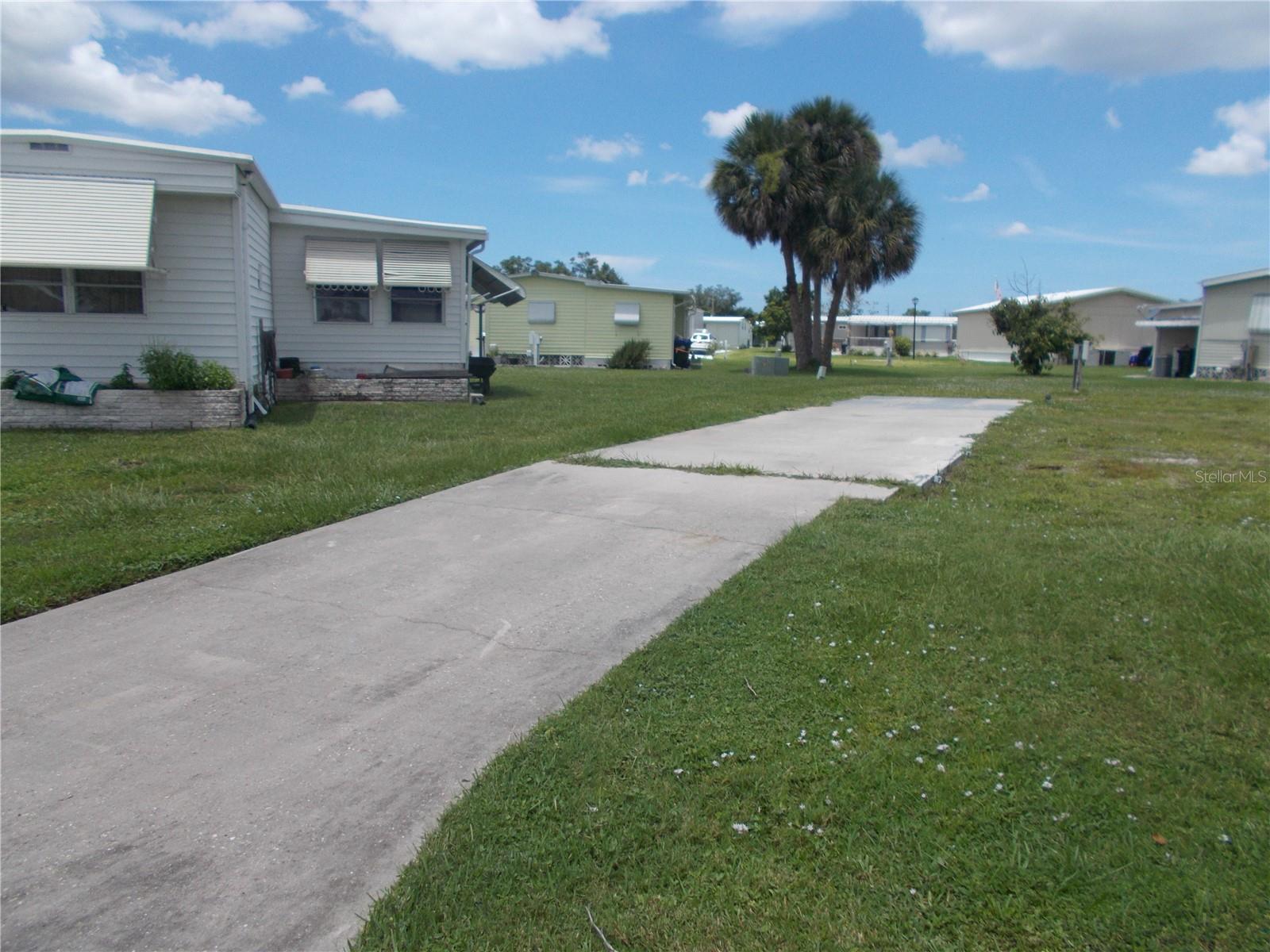 6786 Neighborly Ct Property Photo 3