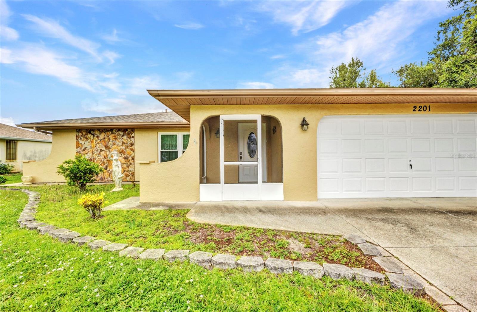 2201 HYATT DR Property Photo 1