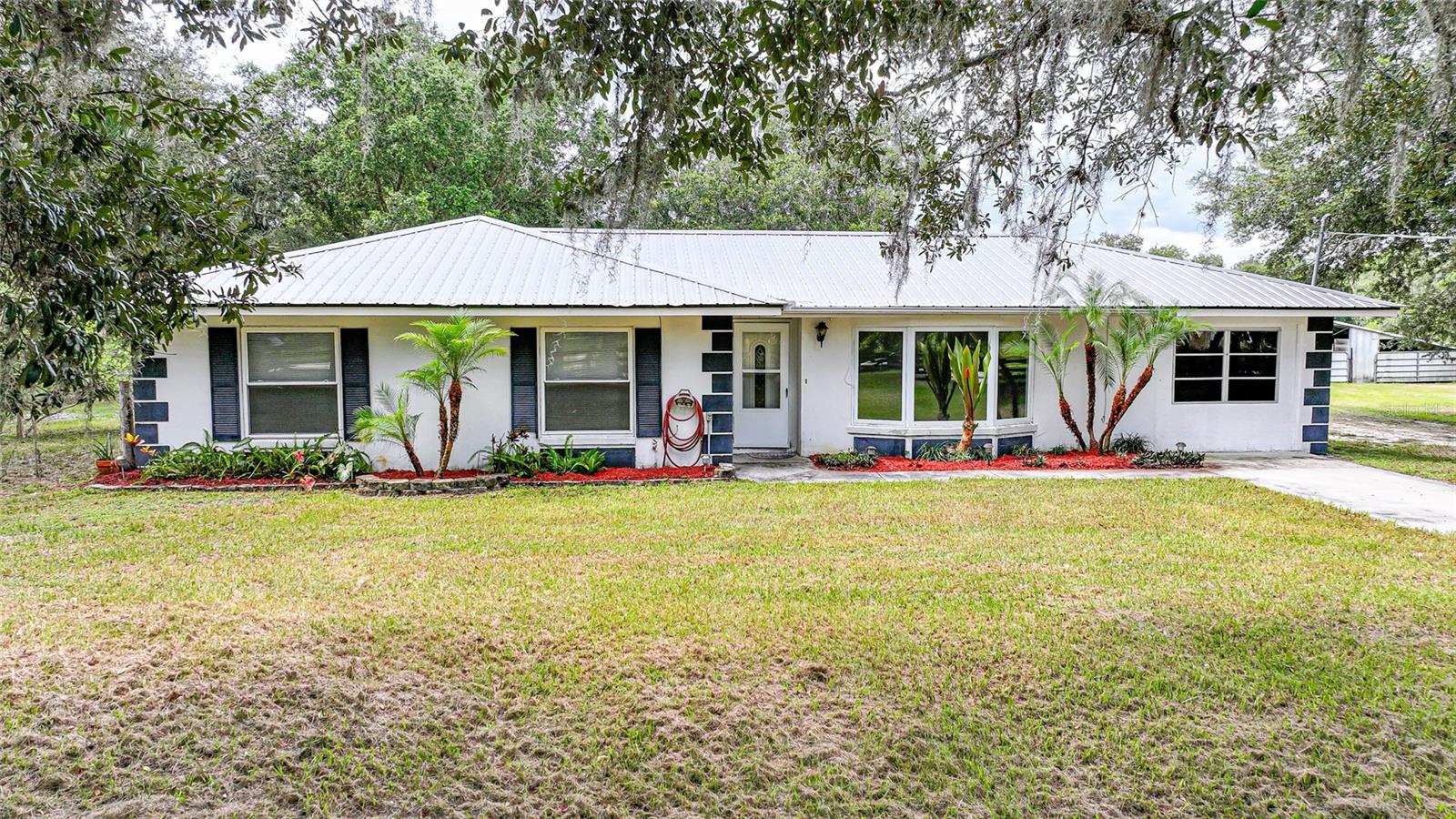 5018 Nw Oak Hill Ave Property Photo 1